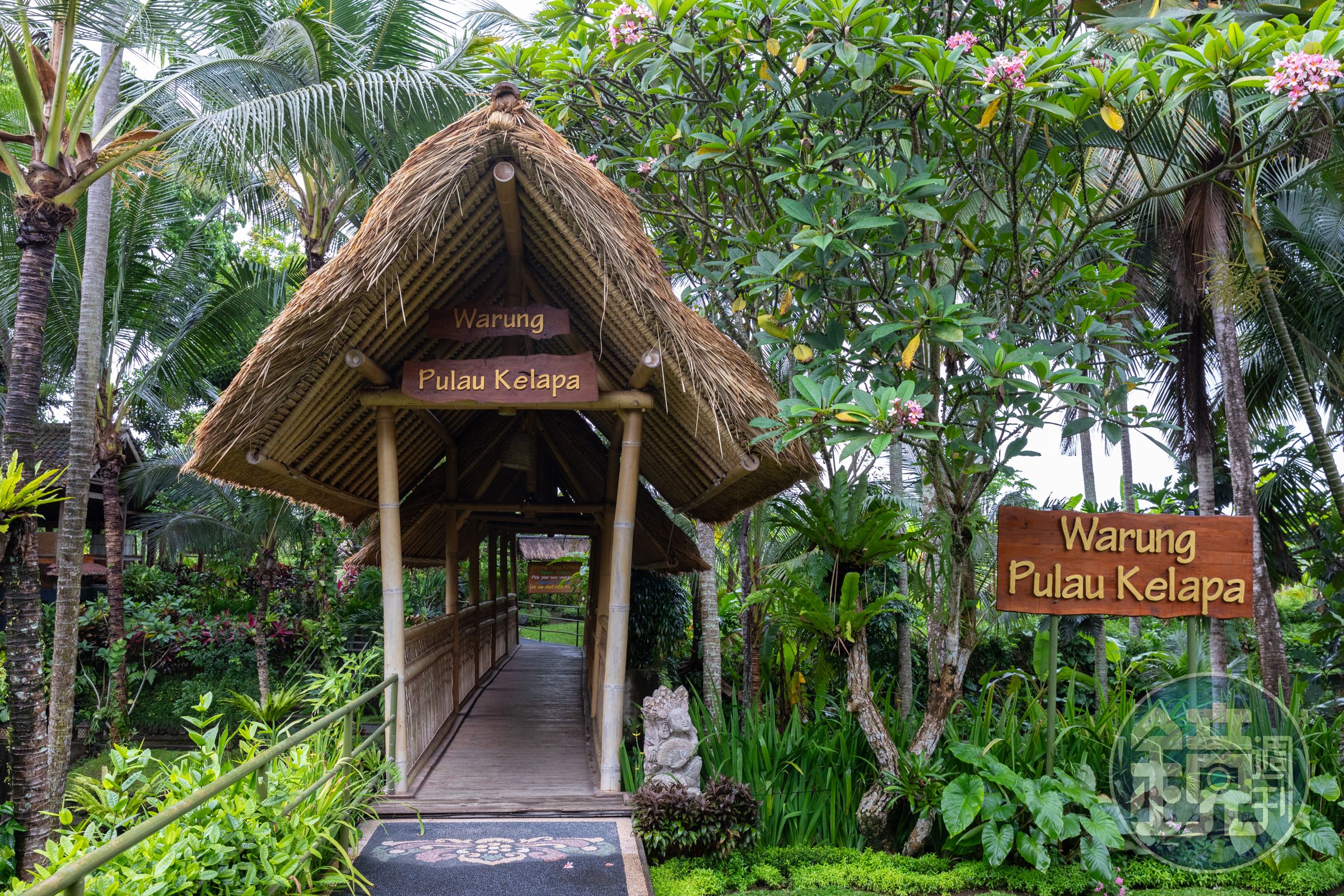 洋溢鄉村風情的「Warung Pulau Kelapa Indonesian Cuisine」，是當地人打牙祭的地方。