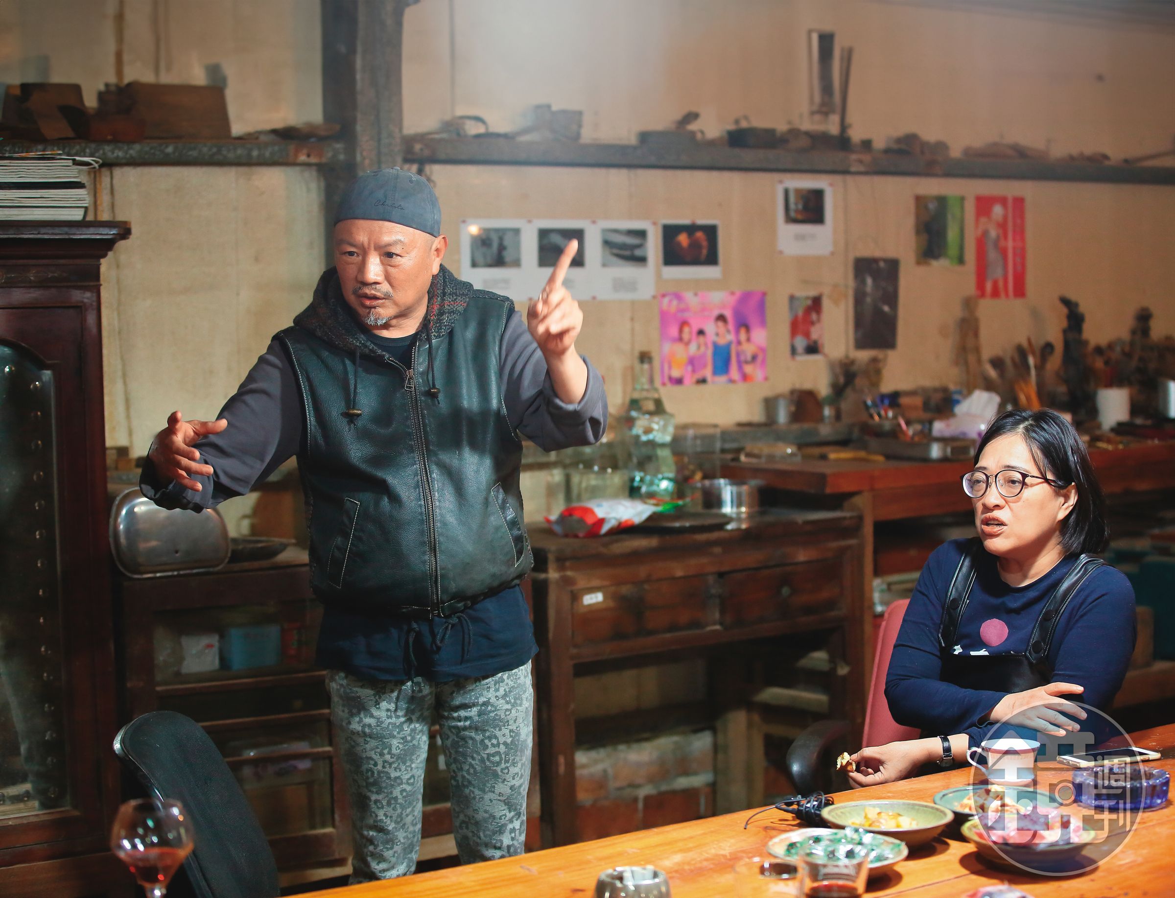 梁平正(左)人生路走得彎彎繞繞,但一路上都有妻子吳怡珍(右)相伴。