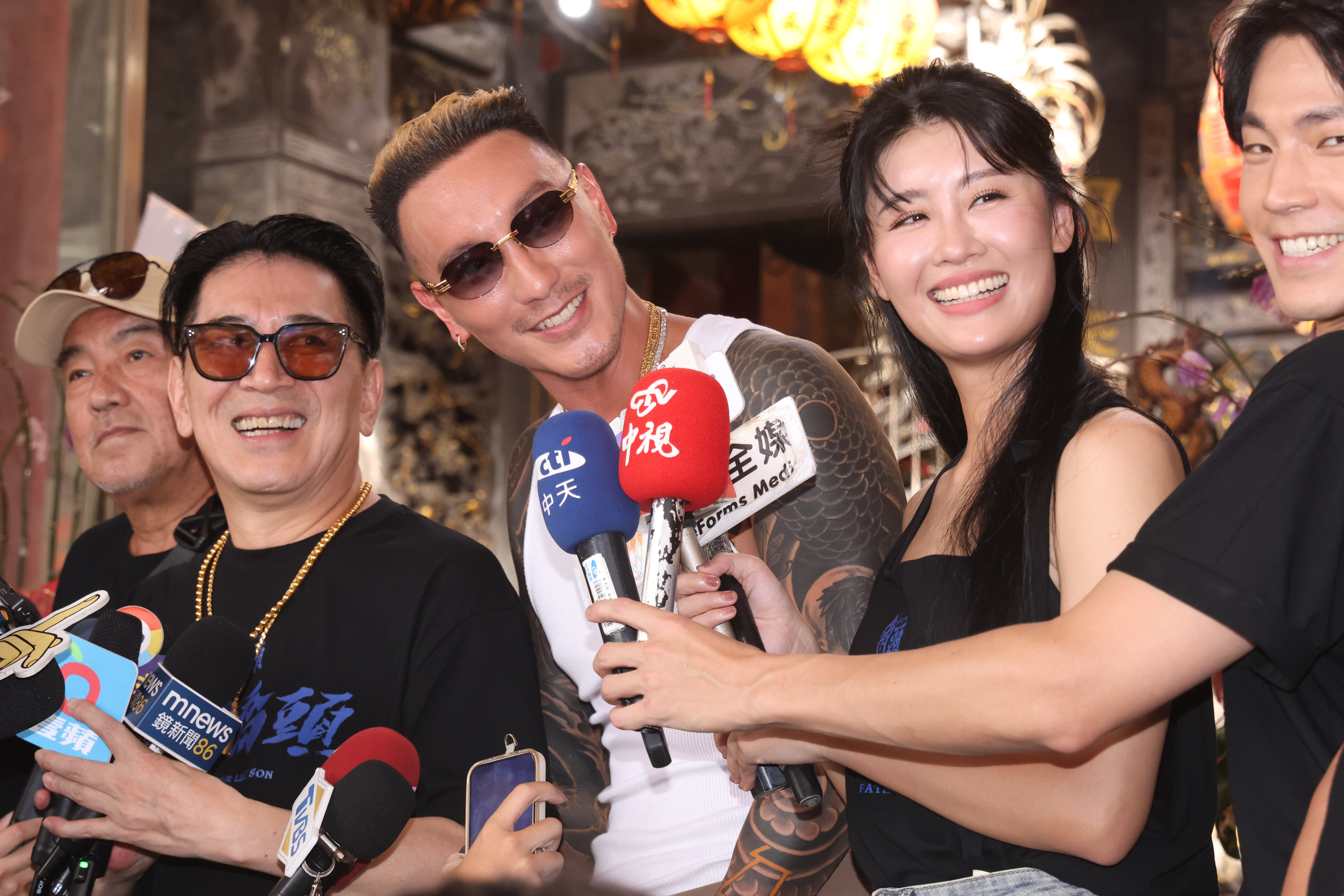 《角頭－大橋頭》全台票房突破2億，監製張威縯率領主創演員們赴台北市協天宮上香還願。