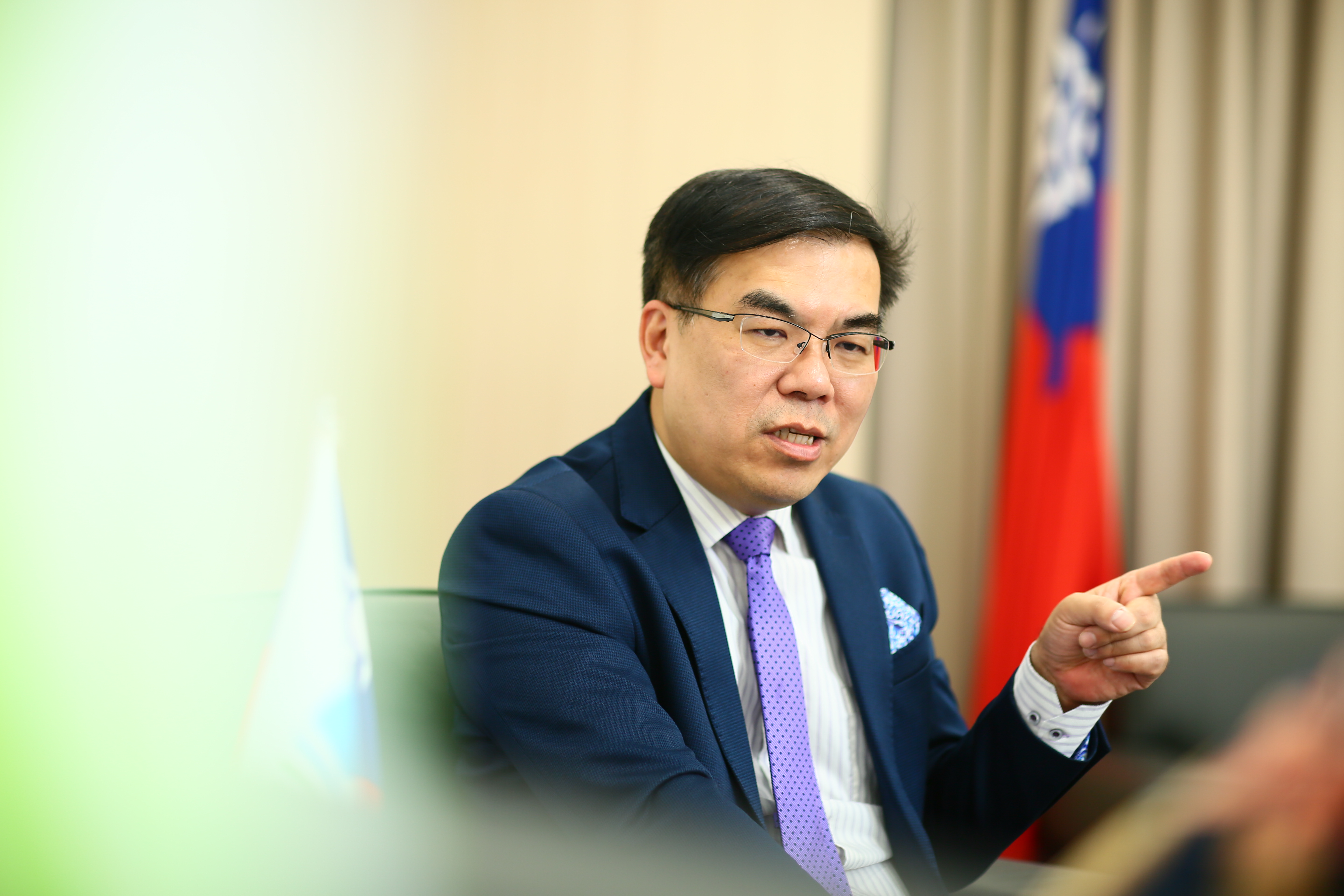 環境部長彭啓明今表示，目前的原則是碳費徵收穩健上路，絕對不要影響到民生物價。（本刊資料照）