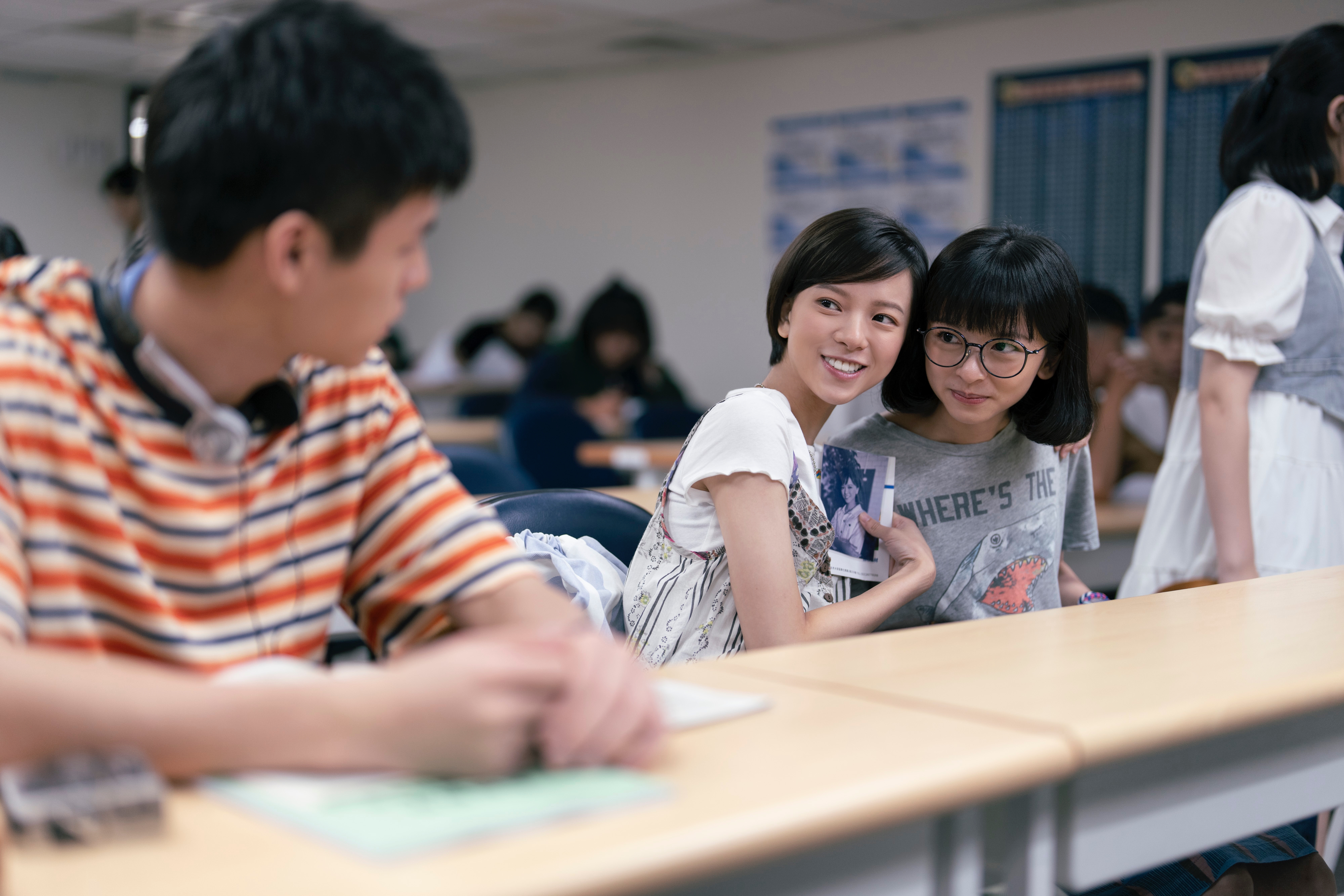 (左起)邱以太、項婕如 、陳姸霏在電影裡中一同參加補習班。(興揚電影提供)