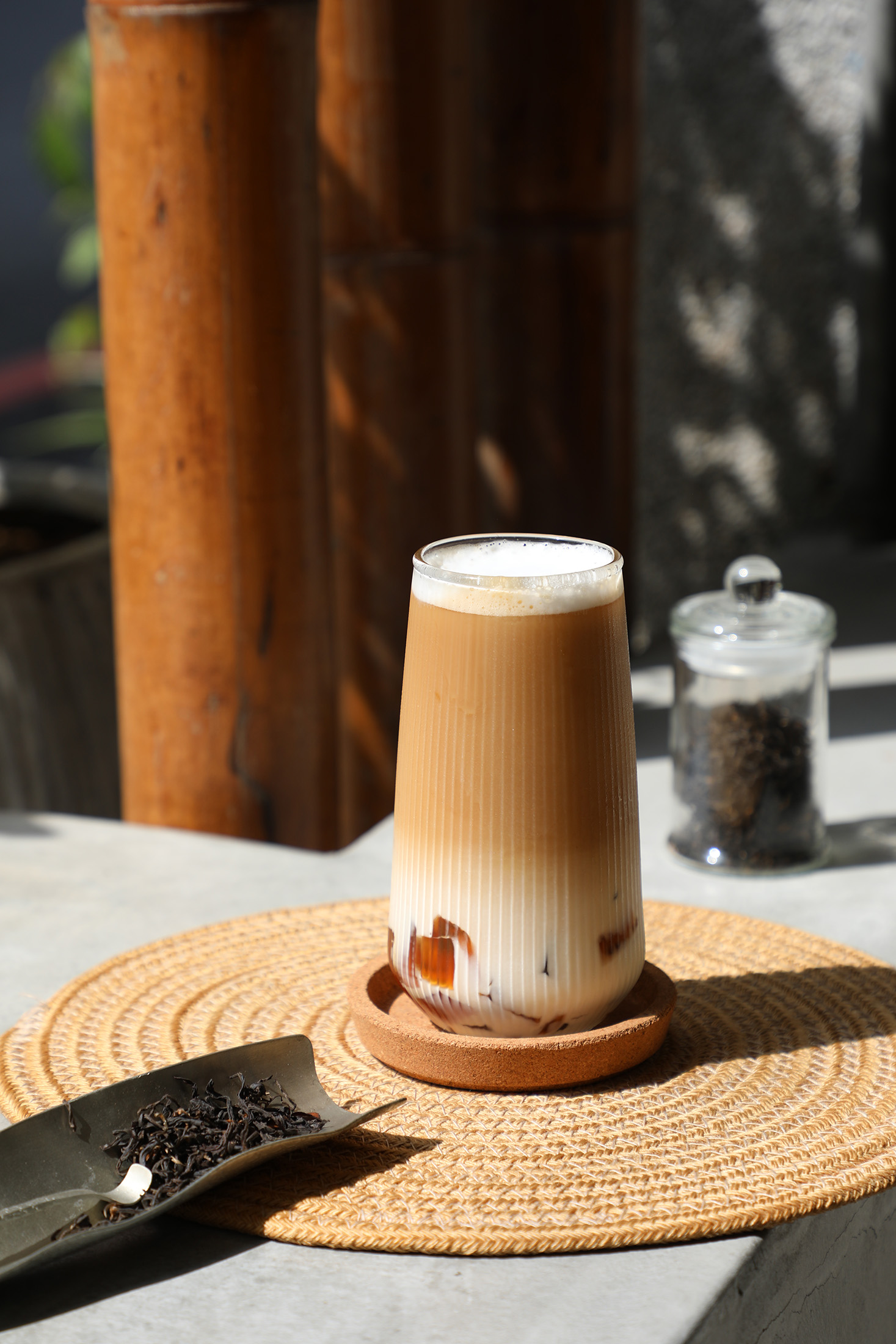 以3種紅茶炒糖製作的「鍋煮奶茶」，茶味濃厚、奶香滑順。（110元／杯）