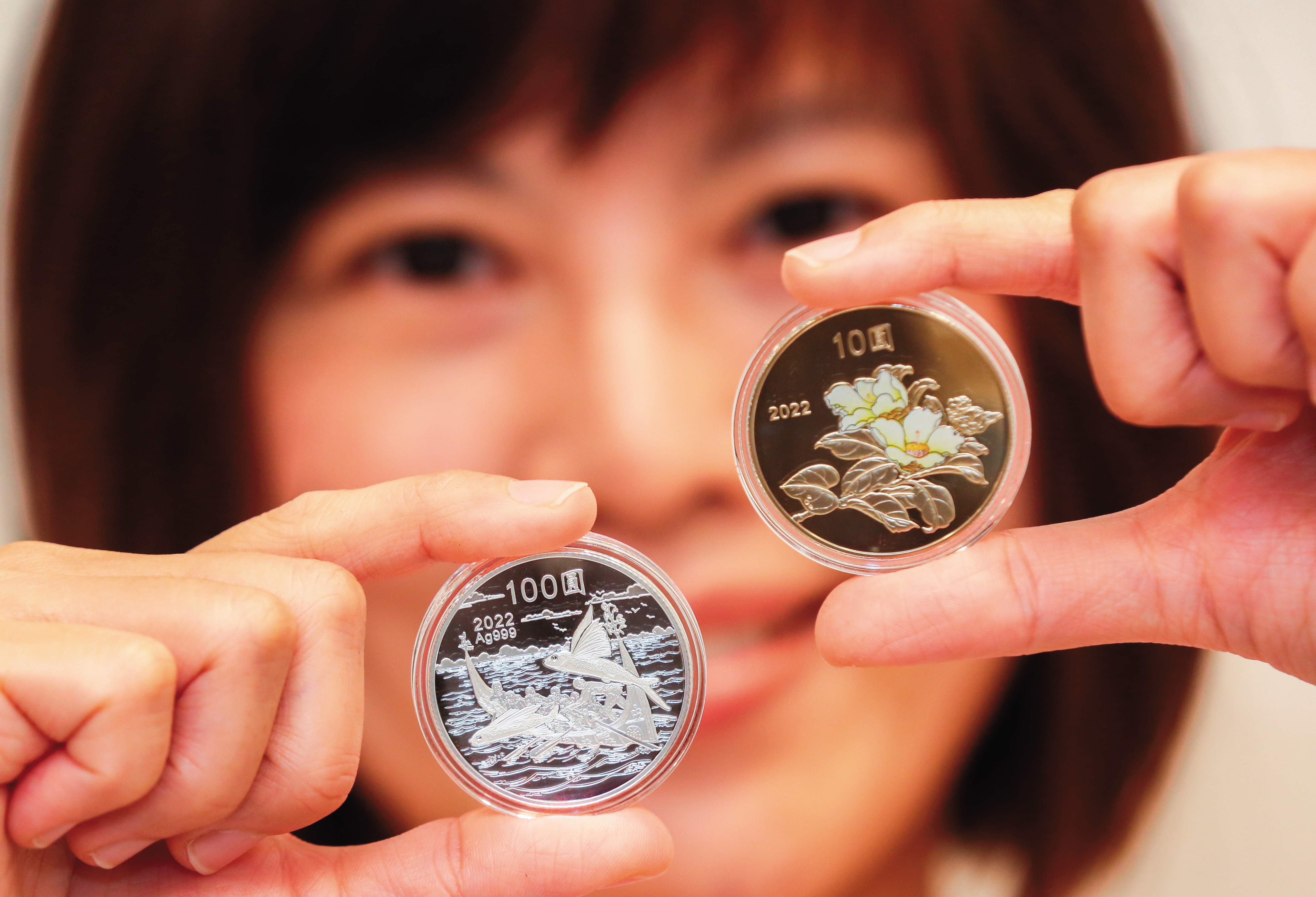 「生肖紀念套幣」發行前夕，數百人漏夜在台灣銀行門外大排長龍的畫面，早已成為歷史。圖為虎年生肖紀念套幣。