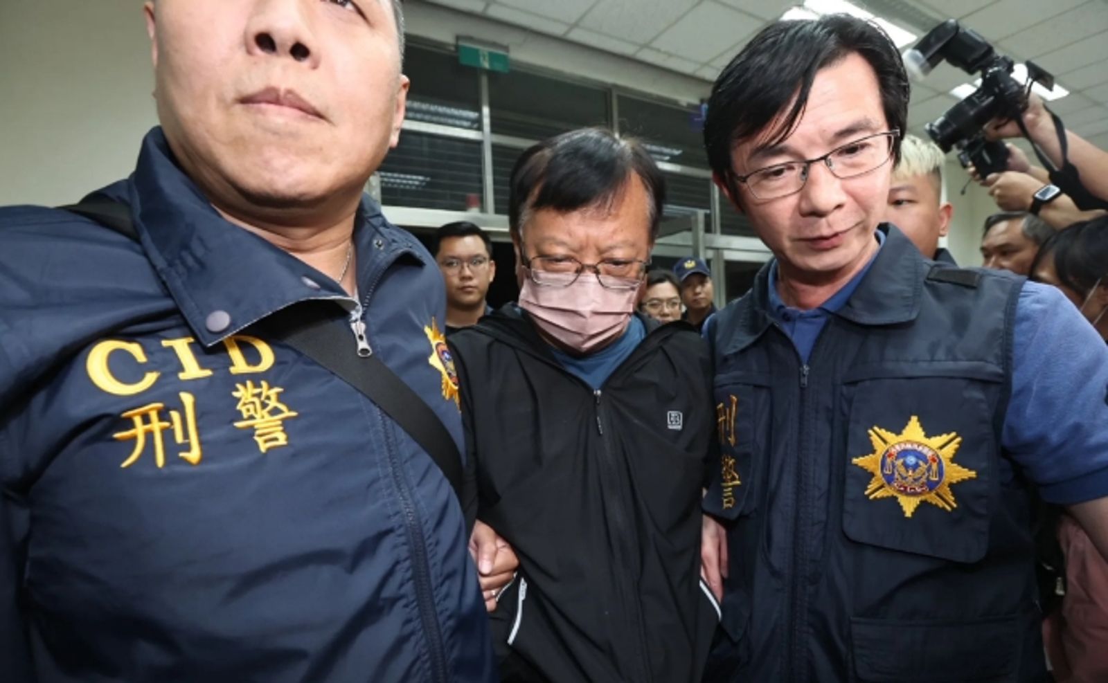 中油前煉製事業部執行長徐漢涉貪2710萬，在一審宣判前剪斷腳鐐、棄保潛逃多日。（翻攝畫面）