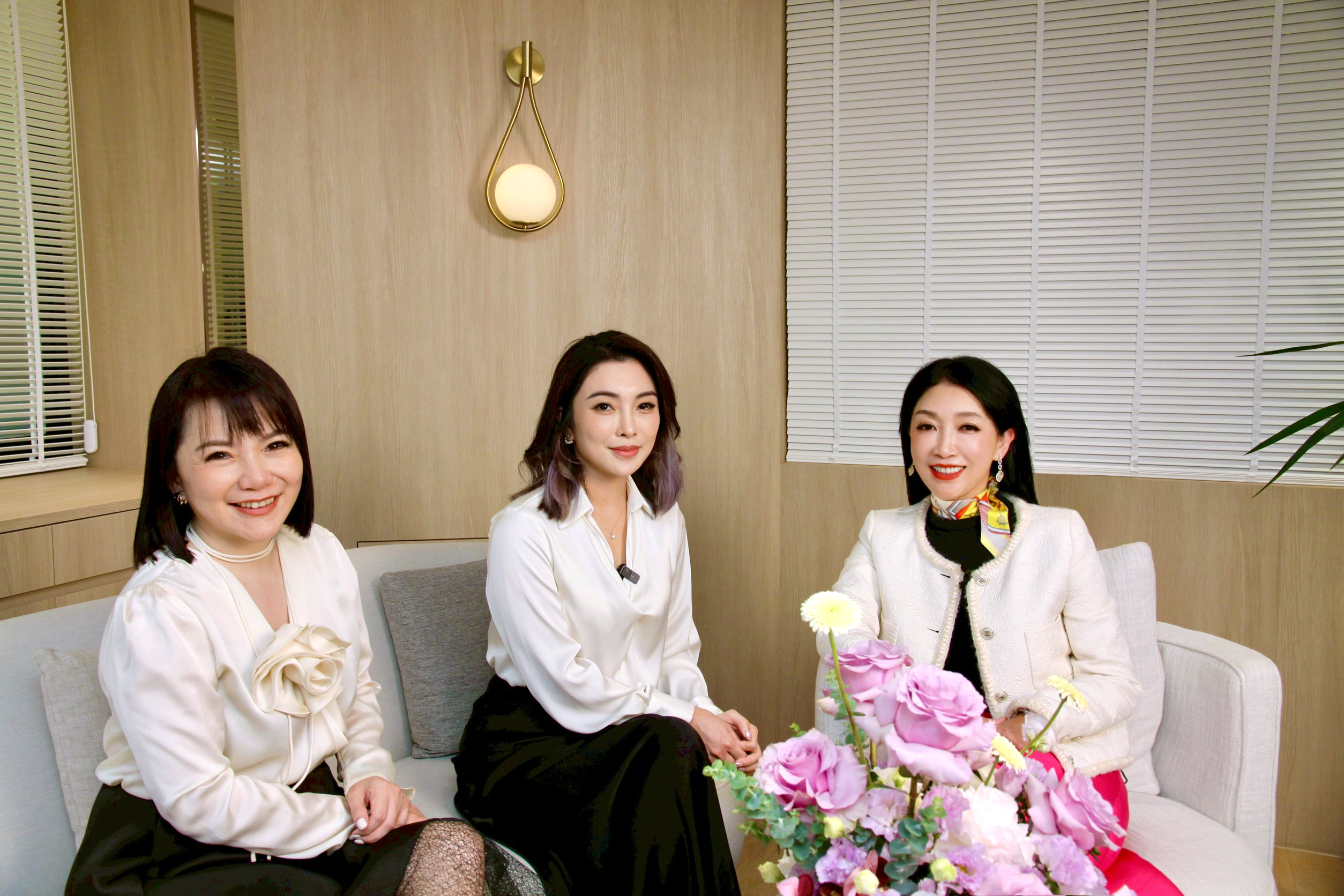 君綺國際醫美董事長張麗綺(右)與她帶領出來的最佳女力團隊：總經理郭珮甄(中)、左邊是林湘誼(左)。