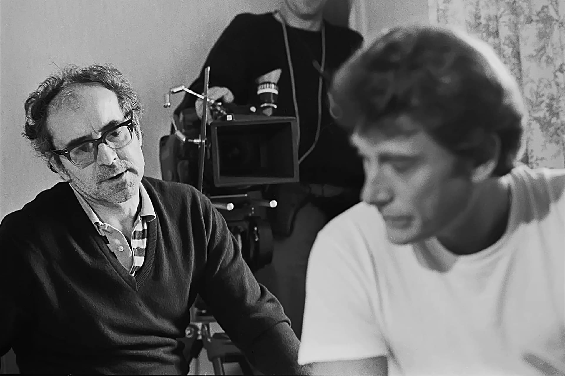 以導演高達(左)為主要人物的最新紀錄片《像高達一樣寂寞》。(佳映提供)