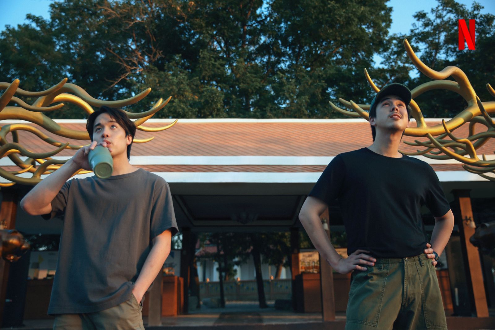 《絕廟騙局》第二季確定今年將在Netflix上架。由知名男星Peach(右〉、James(左)等人主演。(翻攝自網路)