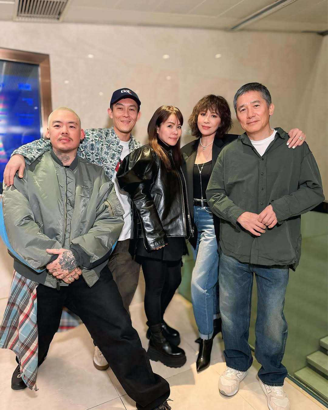 早前劉嘉玲IG曬出她及梁朝偉與陳冠希合照，網友不禁「夢回《無間道》」。（翻攝自劉嘉玲IG）