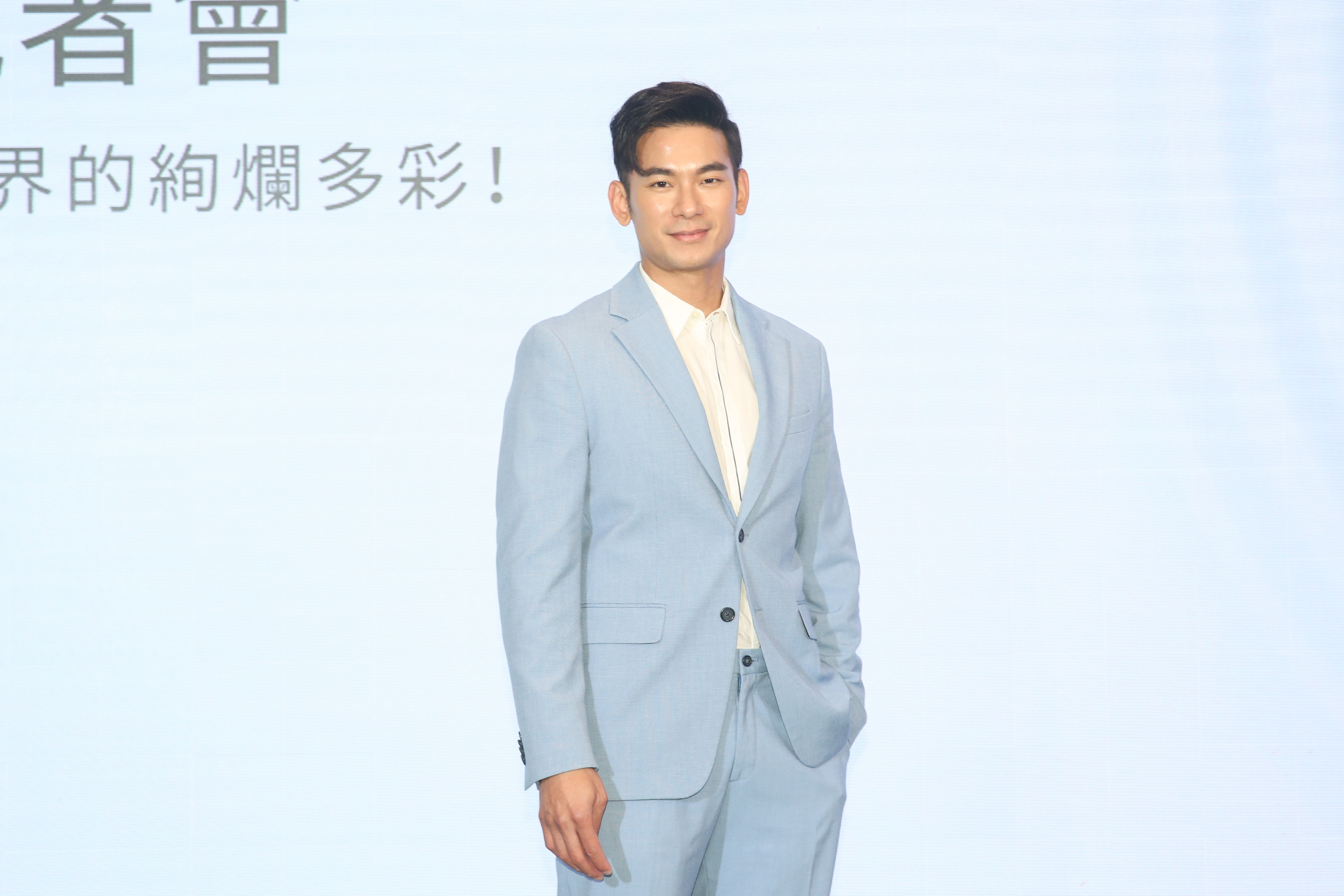 亮哲今現身光學品牌記者會。