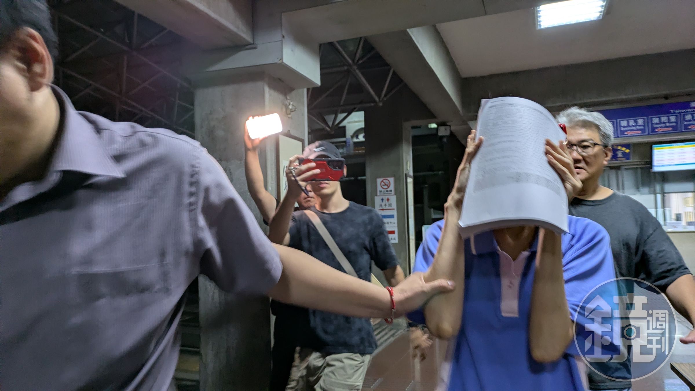 台中地院裁定陳昱瑄等4人羈押禁見,僅李何昱萱(李世宗媳婦)以100萬元交保。(鄧玉瑩攝影)