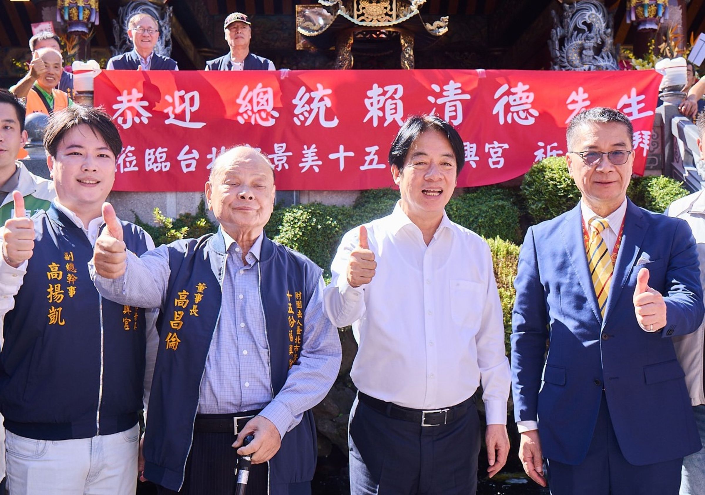 總統賴清德上周六到文山區福興宮參拜及揭匾。（高揚凱辦公室提供）