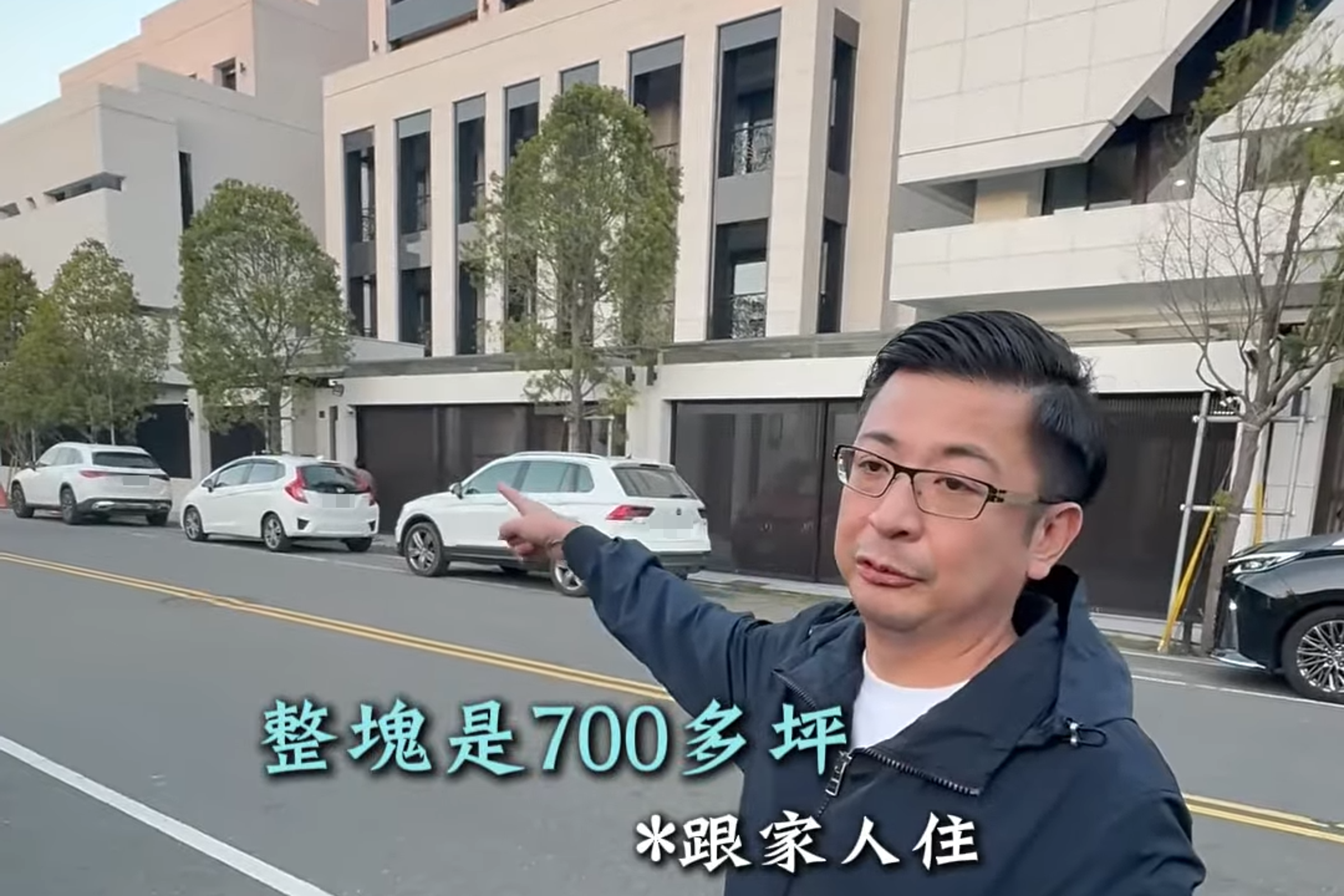 彰化縣議長謝典林開箱自家豪宅。（翻攝自億百豪森 YT頻道）