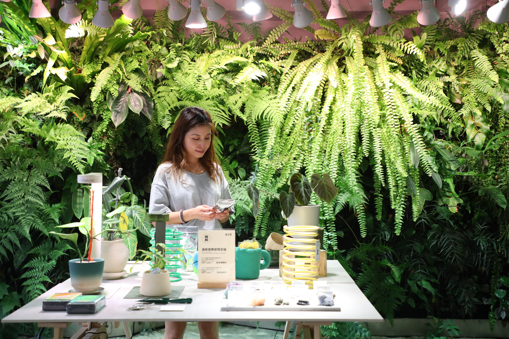「ONF光之間」和植礦品牌「母栽」結合成現代人在家培育植物的必需品。