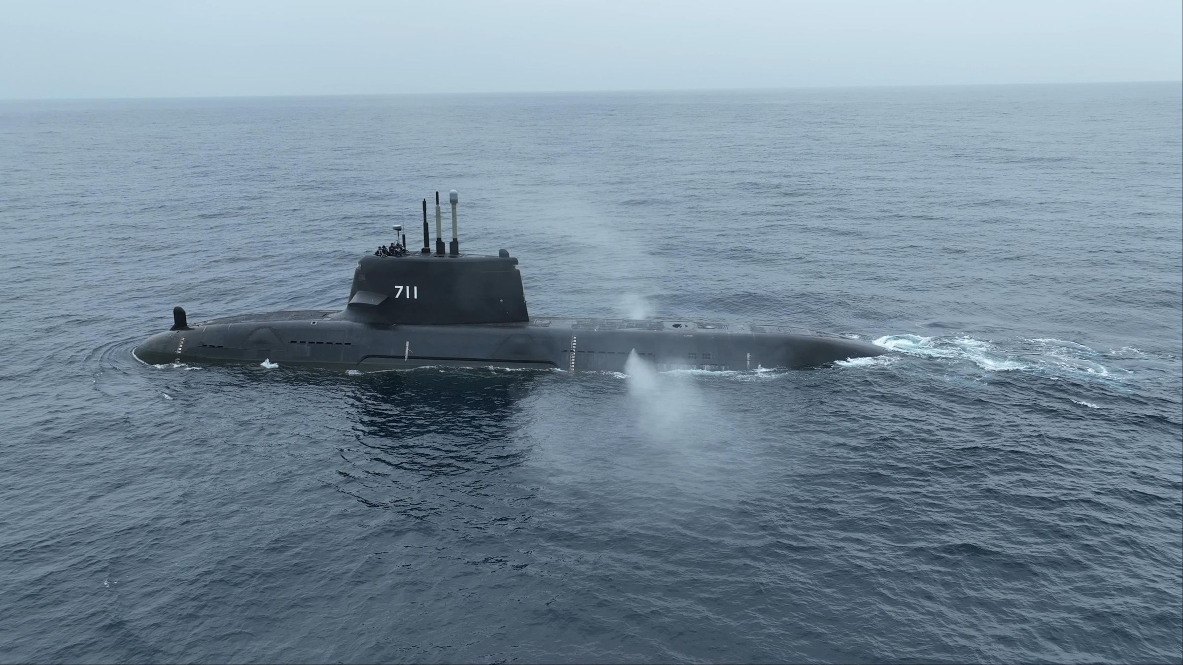 海鯤艦測試期間遭遇中共解放軍多架次戰機與軍艦擾台騷擾。資料照（台船提供）