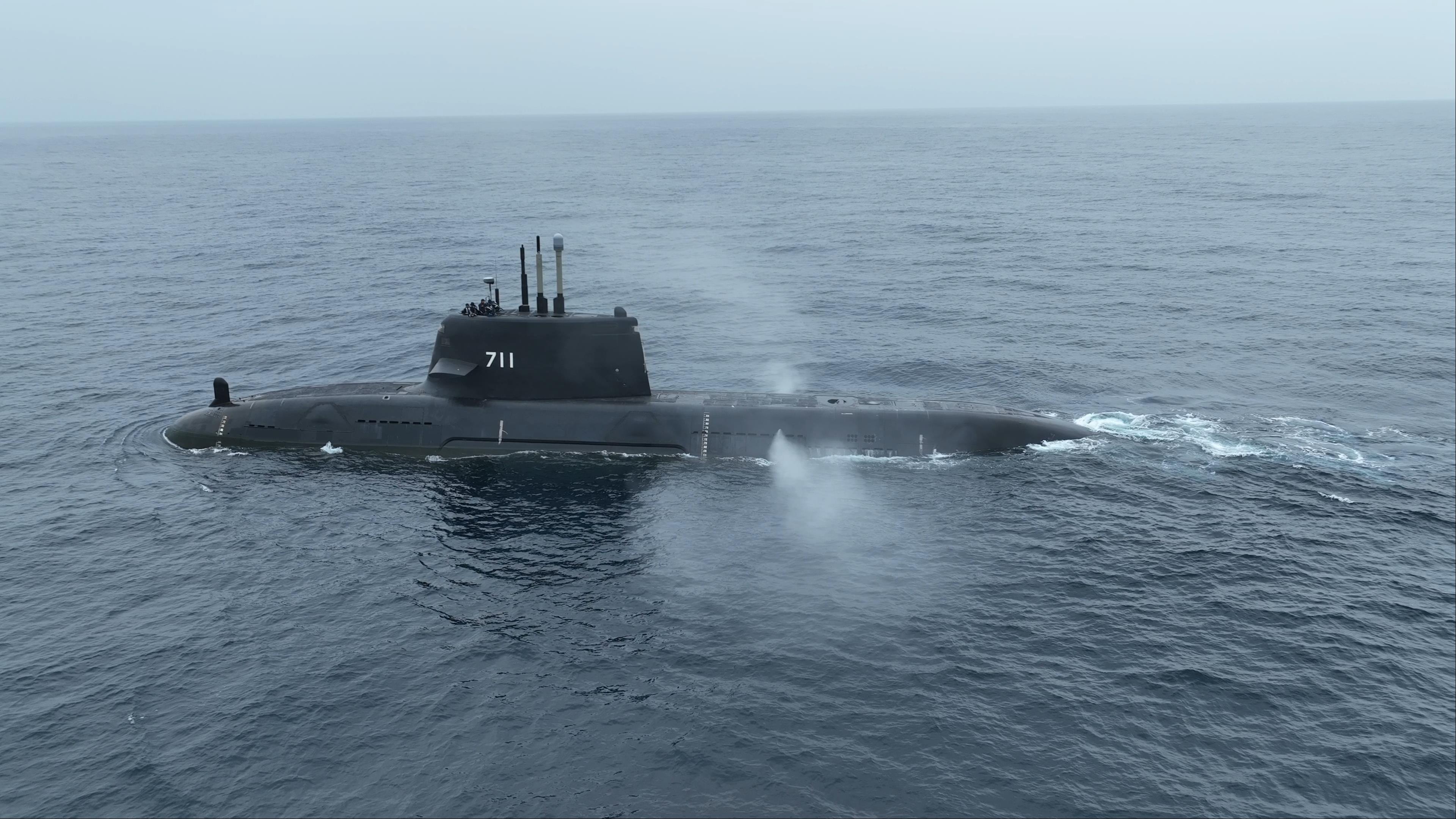 國造潛艦原型艦「海鯤號」日前進行主機測試。（台船提供）