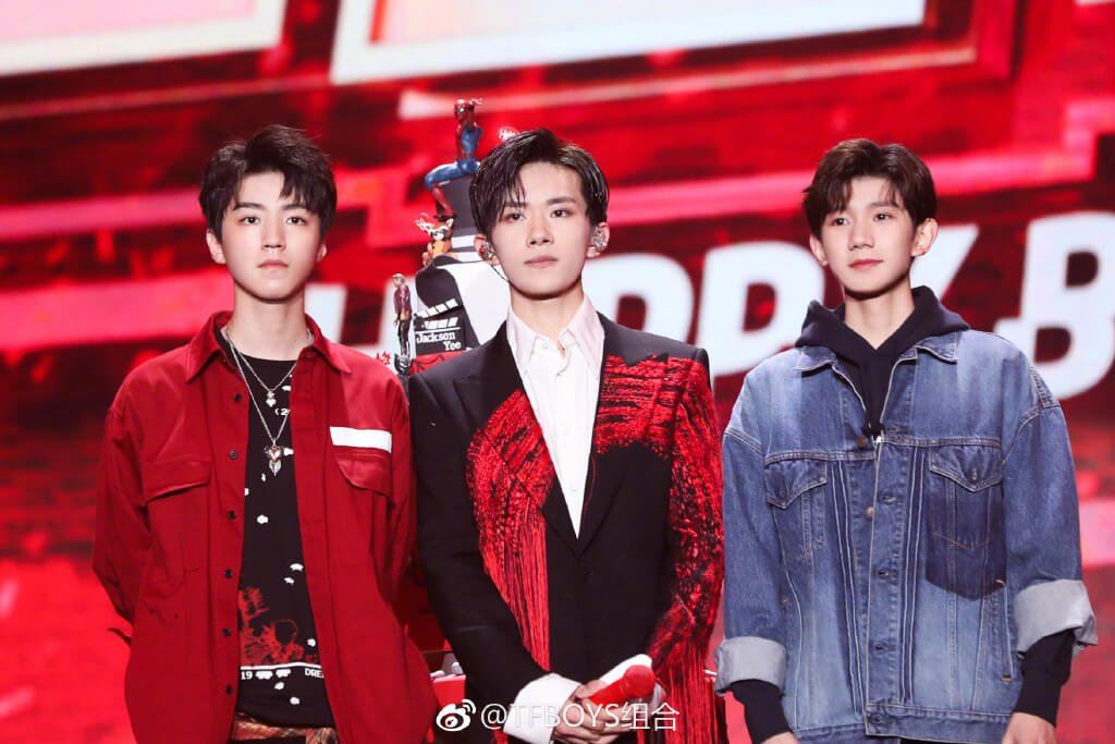 13歲時易烊千璽加入偶像團體TFBOYS，隨即爆紅，在作為組合成員期間累積了超高人氣。（TFBOYS微博圖片）