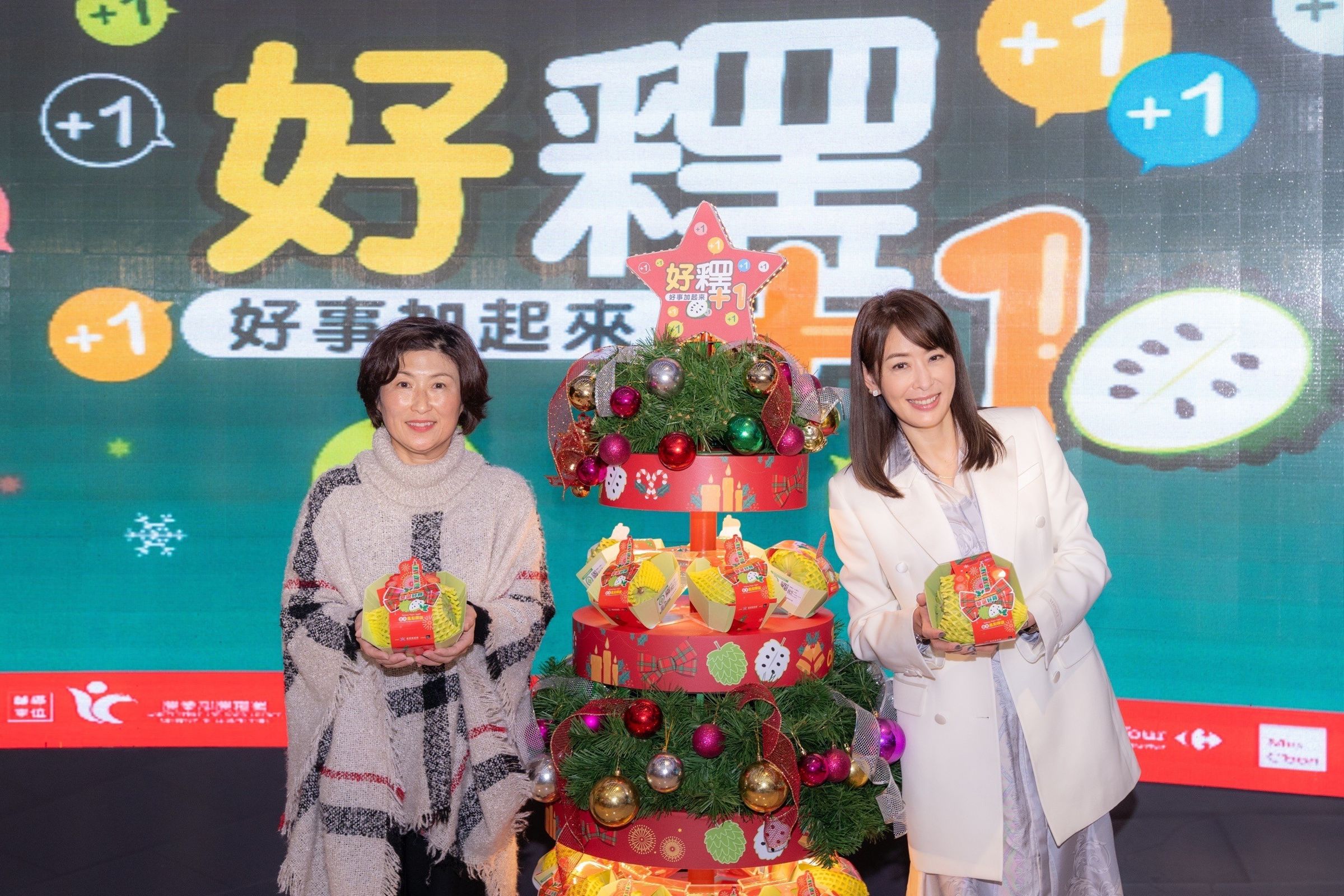 台北101攜手台東縣政府推廣鳳梨釋迦,台東縣長饒慶鈴(左)與台北101董事長賈永婕(右)出席記者會。(台東縣政府提供)