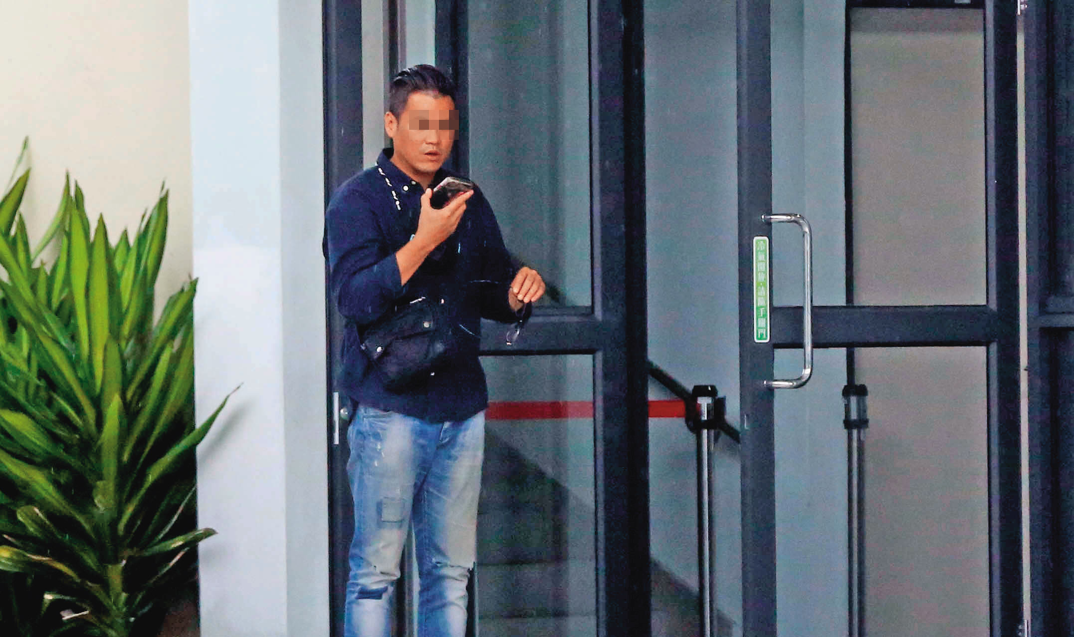 本刊去年直擊，李男（圖）經常透過LINE傳訊向Kolas示愛，還以「登聖母峰」作為2人幽會暗語。