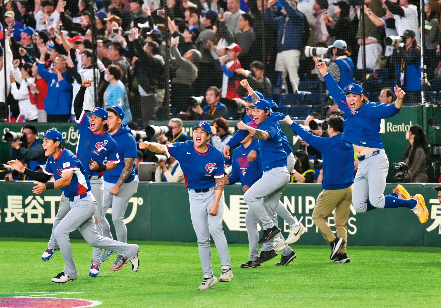 台灣在WBC小組賽展現韌性逆轉比數，首度擊敗韓國，終結20年的對戰連敗紀錄。