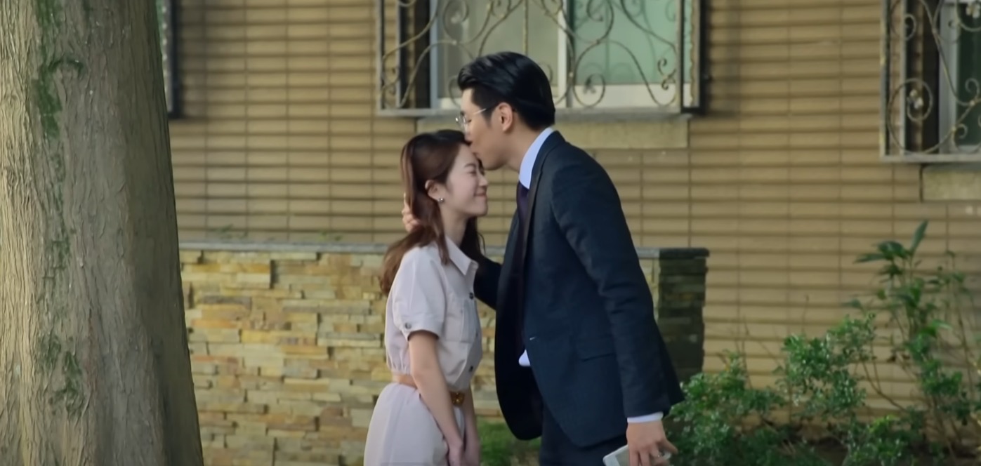 吳政澔化身「負心漢」弘軒，跟老婆的表妹偷情，還當眾親吻被抓包。（民視提供）