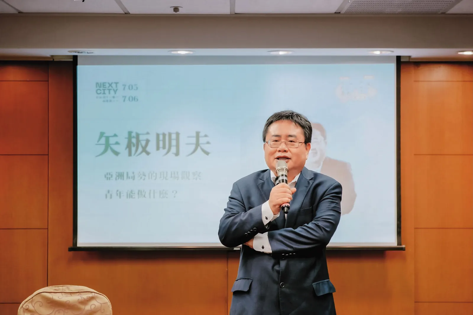 矢板明夫遭港男狠歐濺血　總統府發聲：絕不容許境外威權勢力攻擊任何人