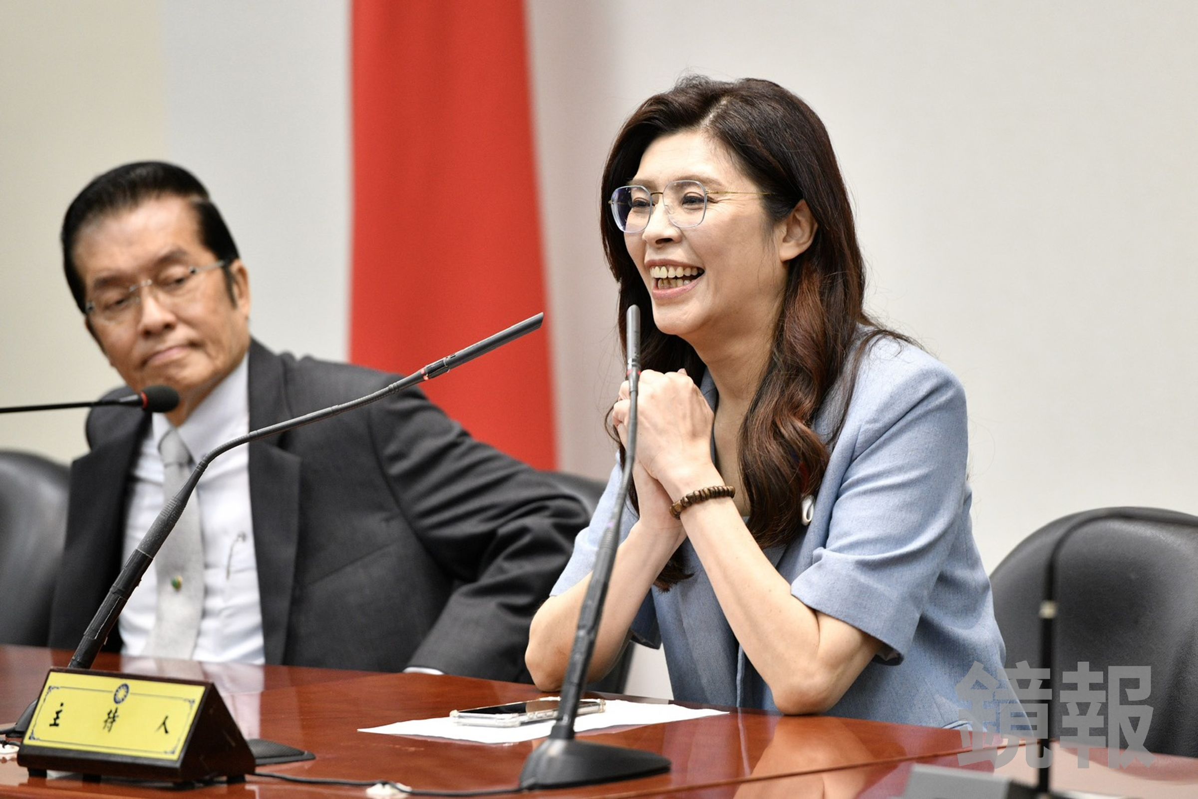 鄭麗文提及,民調顯示黨內有8、9成是認同贊成她的主張與路線,「既然我的主張與路線已經是國民黨內壓倒性的全面認同與支持,那我為何不去實踐呢?」(鏡報李智為)