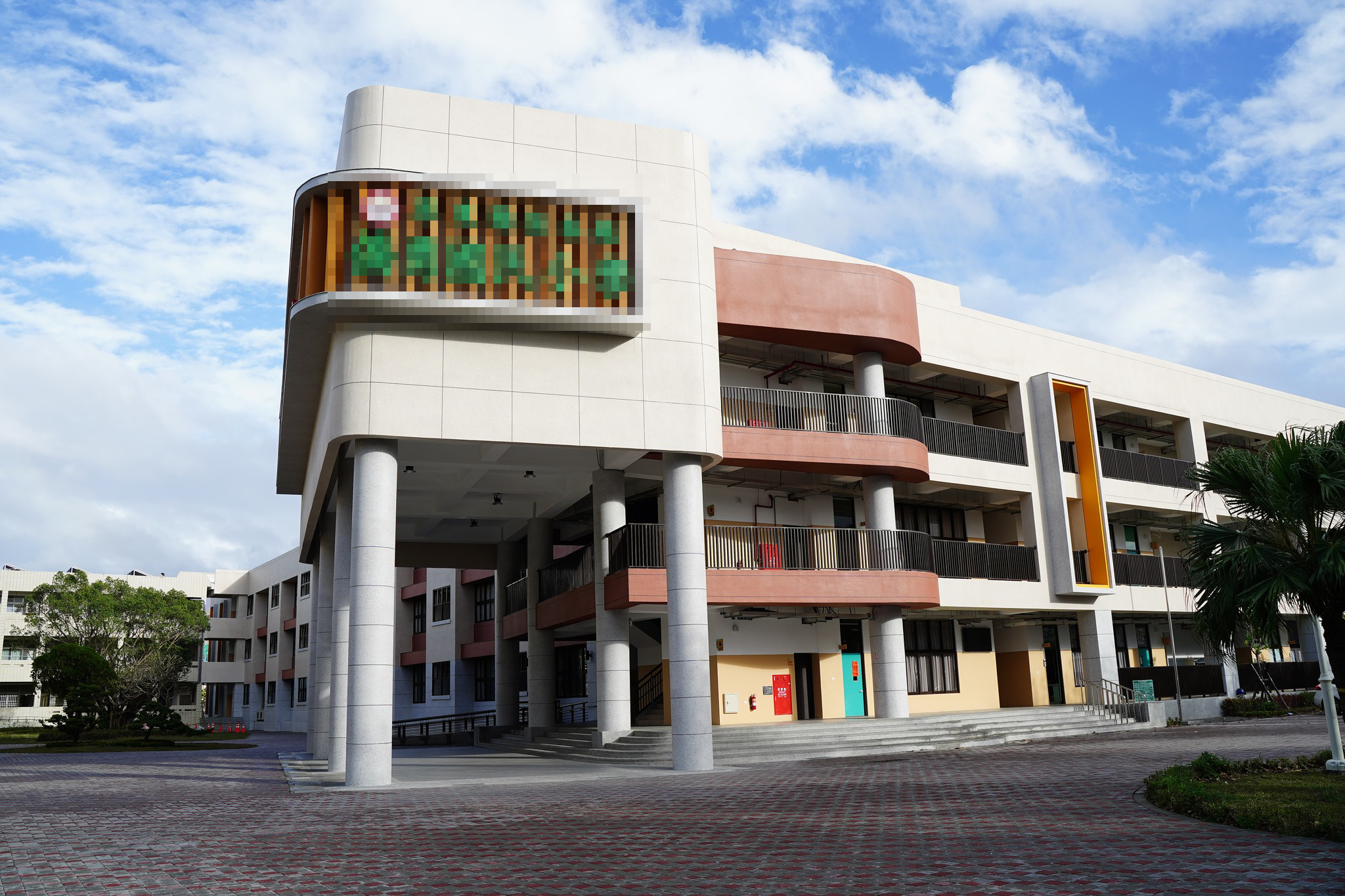 國小老師帶學生「教室烤肉」，5生疑一氧化碳中毒送醫。（翻攝事發國小臉書）