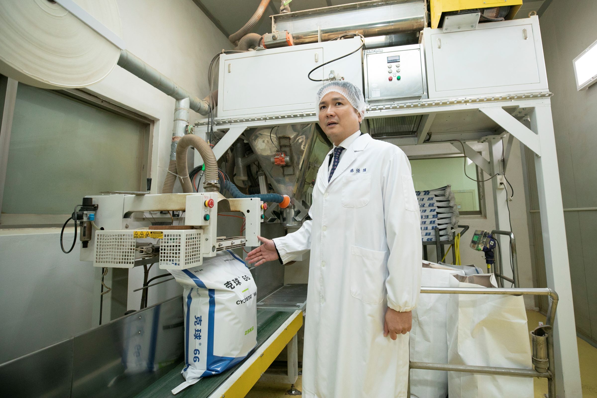 軟、硬體更新是鍾威凱積極推動的，由於台灣飼養先天條件規模不大，所以永鴻研發火力集中在動物學名藥、非含藥飼料添加劑。