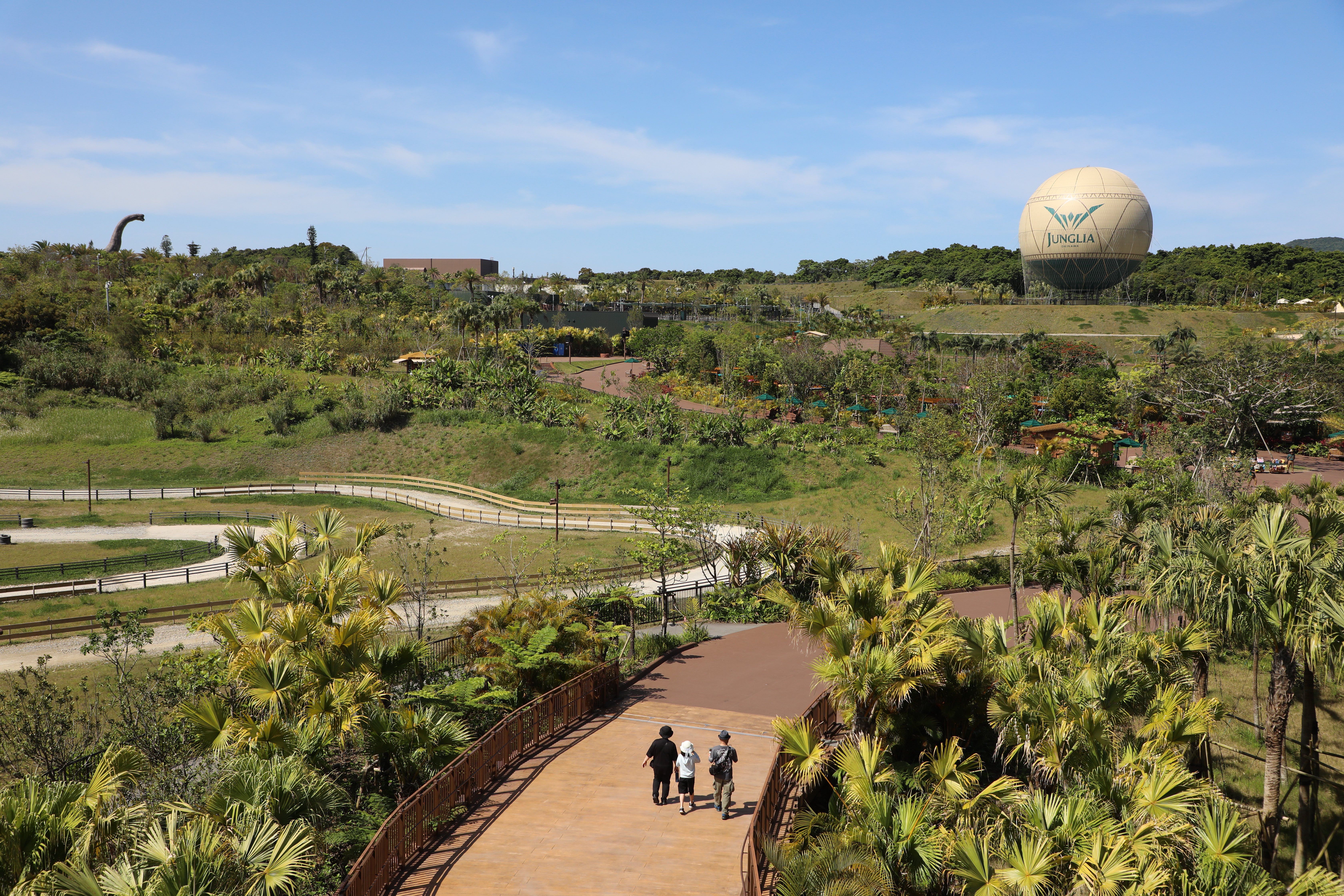 「JUNGLIA OKINAWA」主題樂園座落於被列為「世界自然遺產」的山原,佔地約60公頃,相當於13座東京巨蛋。