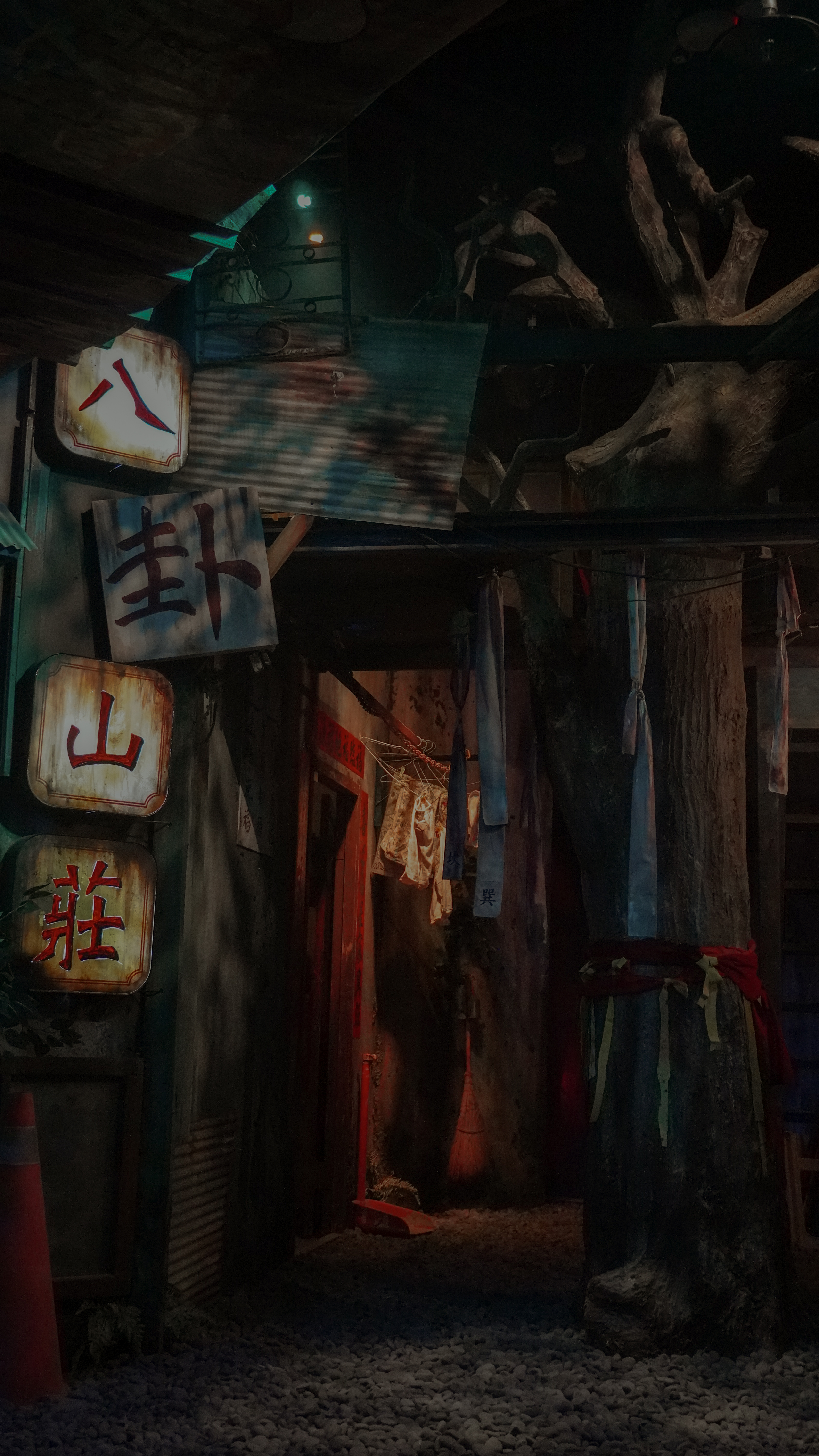 《愿 紅衣小女孩》與沉浸式劇場密室逃脫《卦》合作宣傳。圖為《卦》的主場景「八卦山莊」。（艾肯娛樂提供）