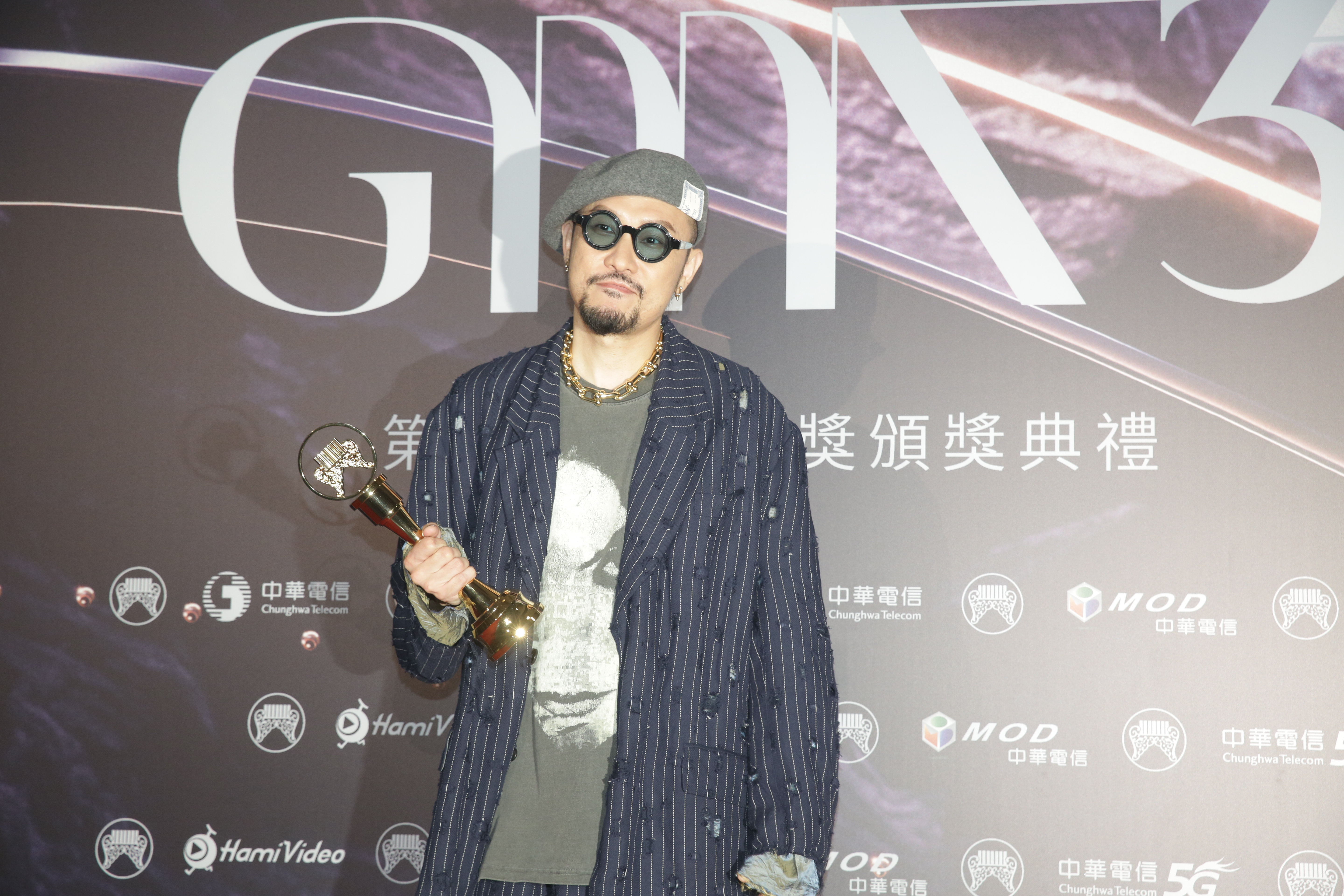 熱狗以〈樓上的房東〉奪得最佳作詞人獎。