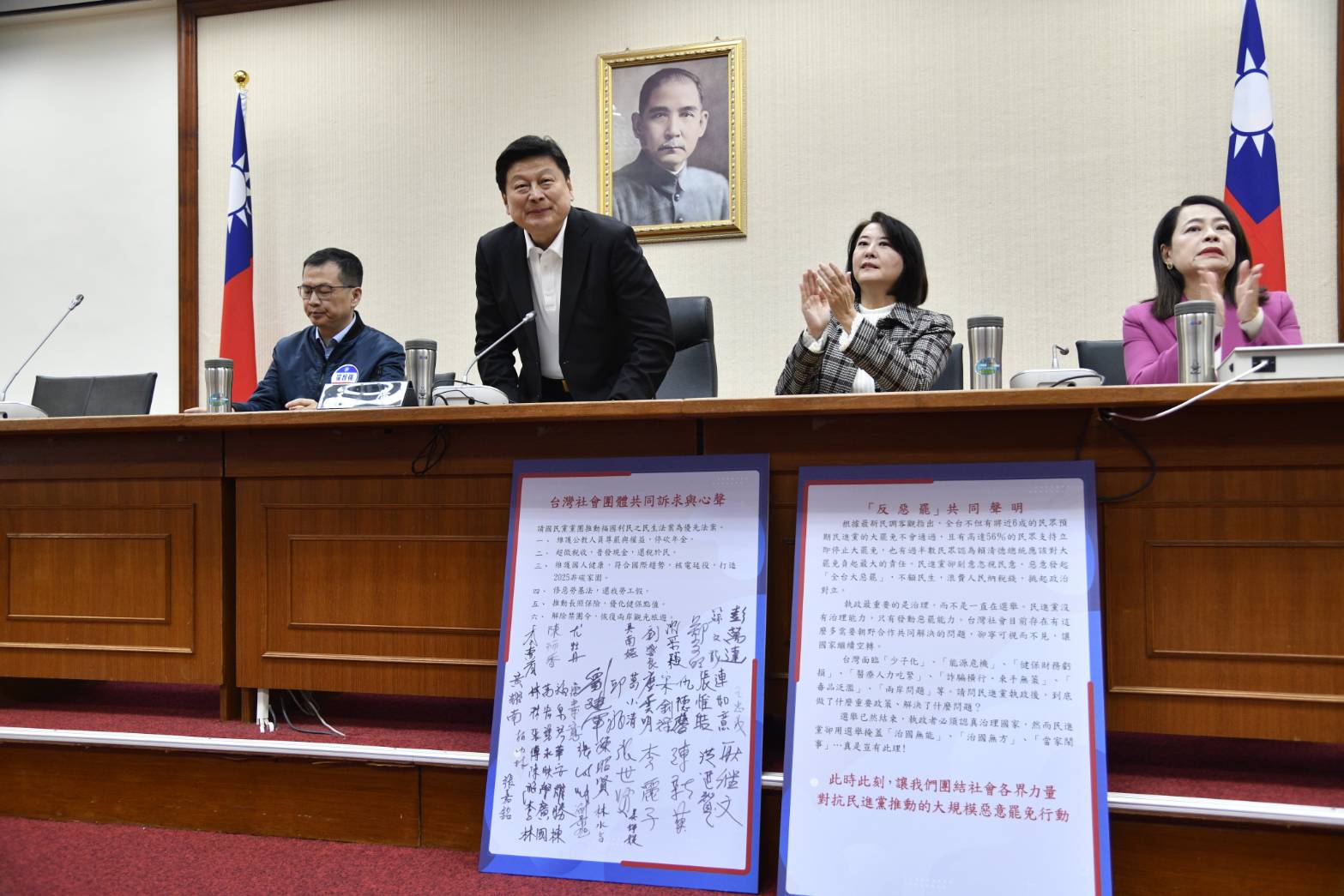 黃智賢昨po文，分析大罷免危機，指罷免柴火從一開始到現在，「是國民黨自己添旺的」。（本刊資料照）