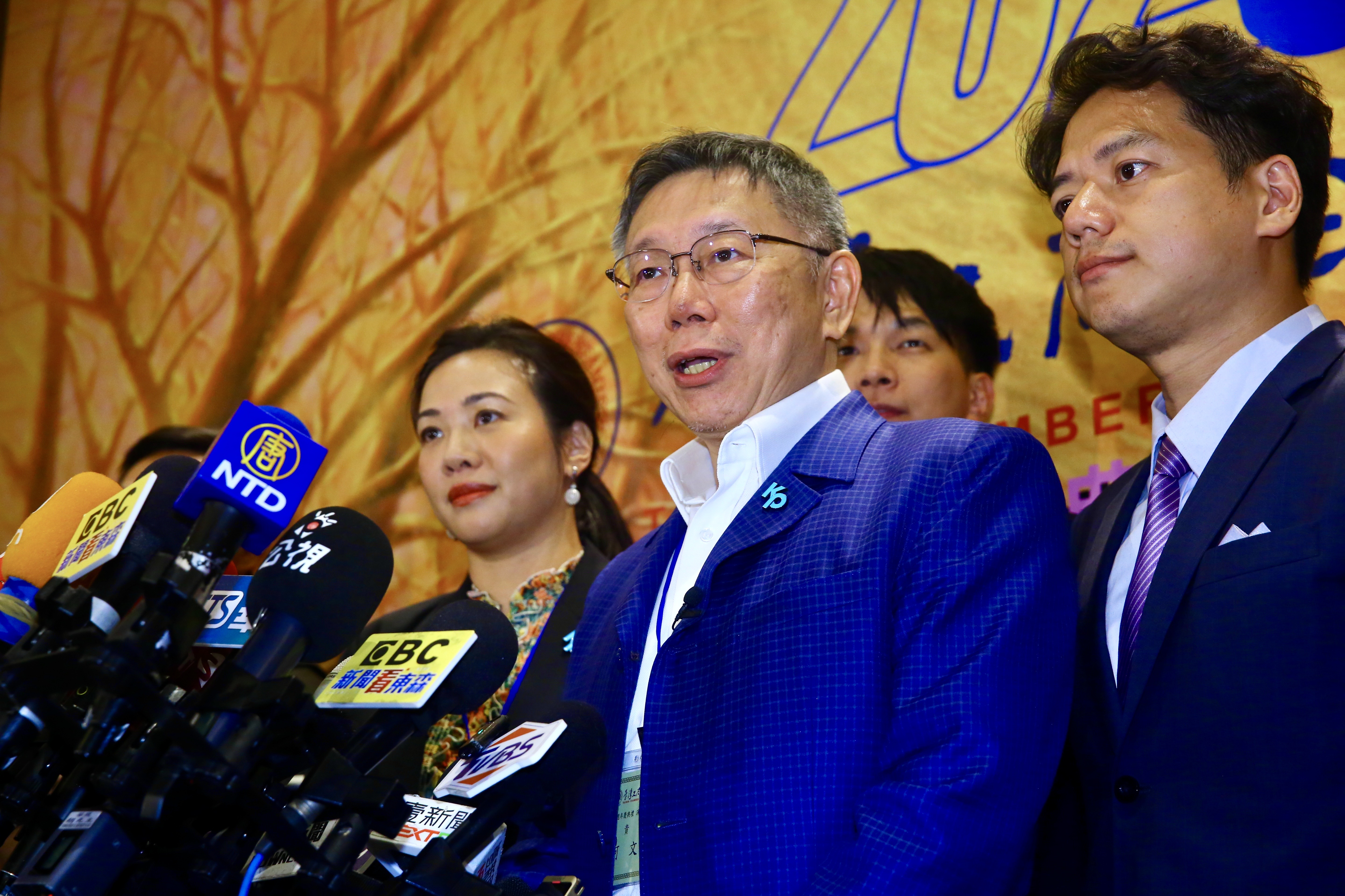 柯文哲日前自爆有人出2億美元要他當副手，不過此人到底是誰目前仍讓人摸不著頭緒。