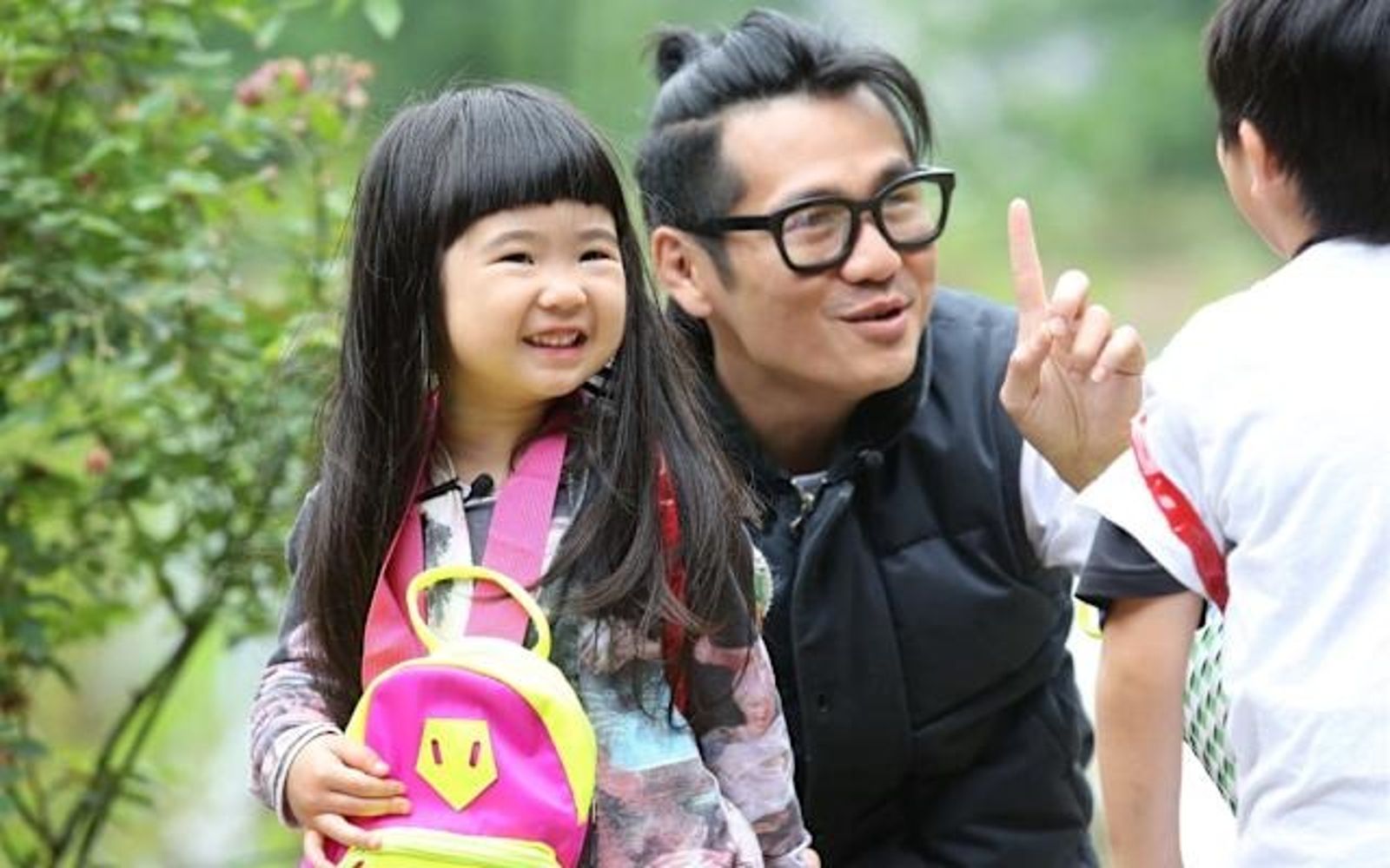 Grace小時候跟曹格上《爸爸去哪兒2》。（翻攝微博）