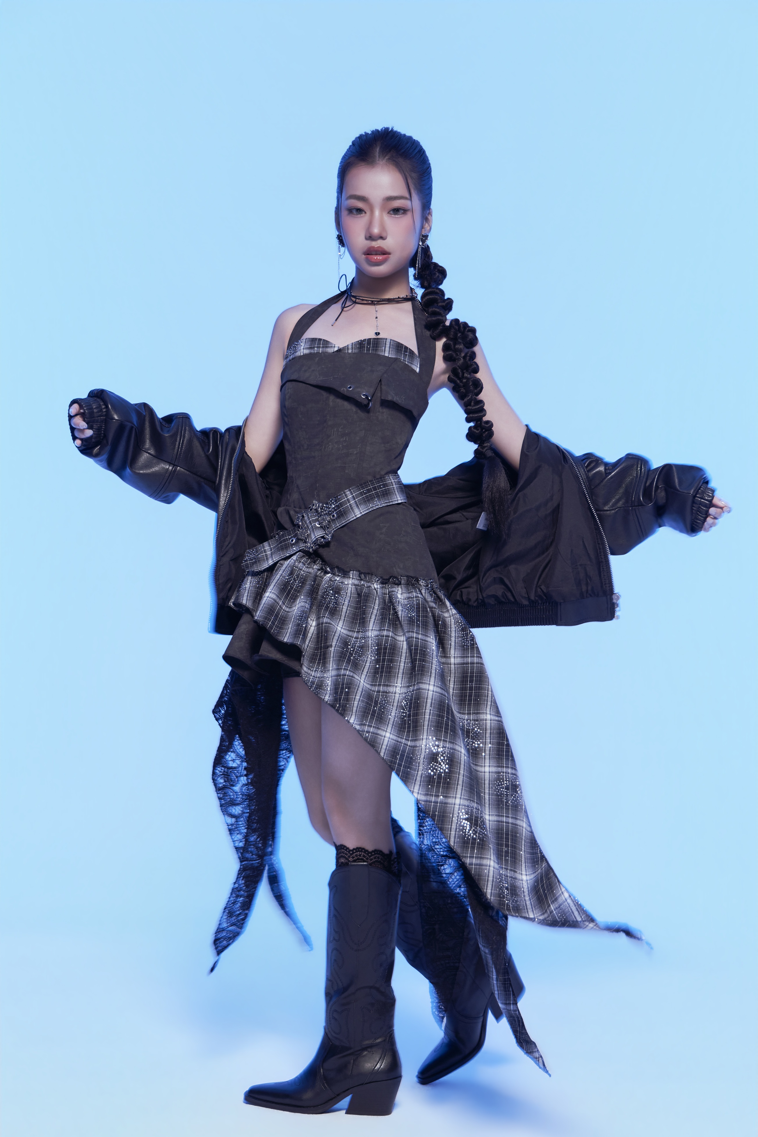 SINBY 欣菲很驚訝爸爸居然會寫歌。(品婕娛樂提供)