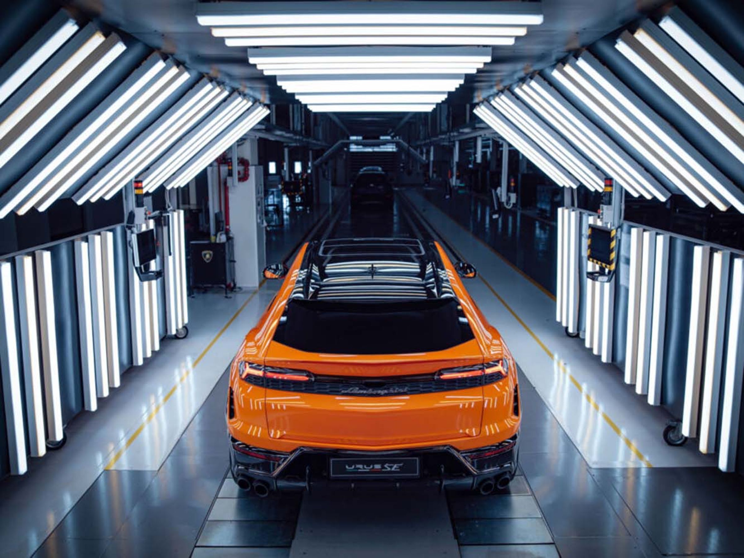 URUS SE綜效馬力上看790hp,同時擁有60公里的純電續航里程。