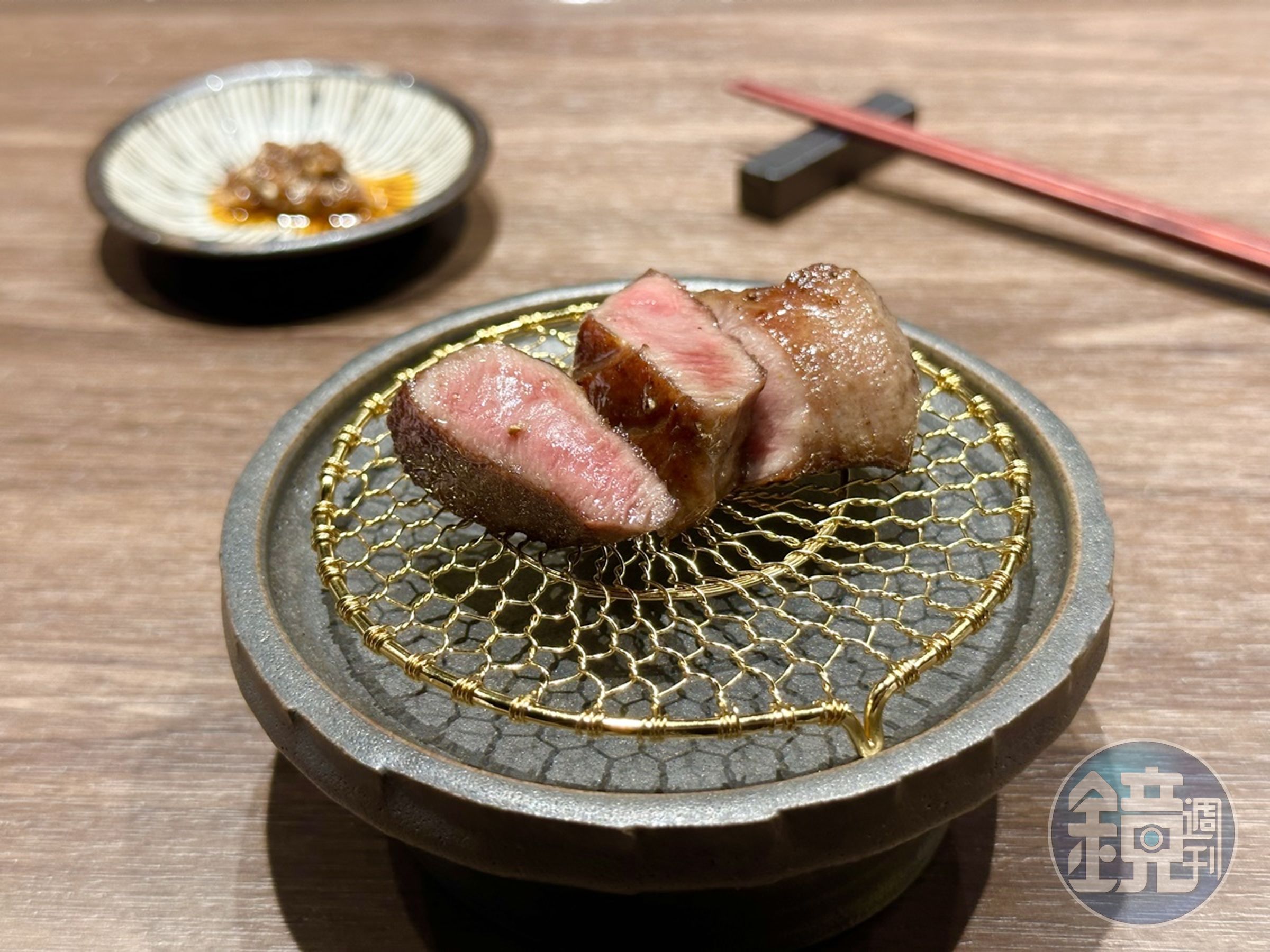 新開幕的板前燒肉餐廳「牛花USHI HANA」,以日本A5和牛的瘦肉部位,打破和牛燒肉總是油膩膩的印象。
