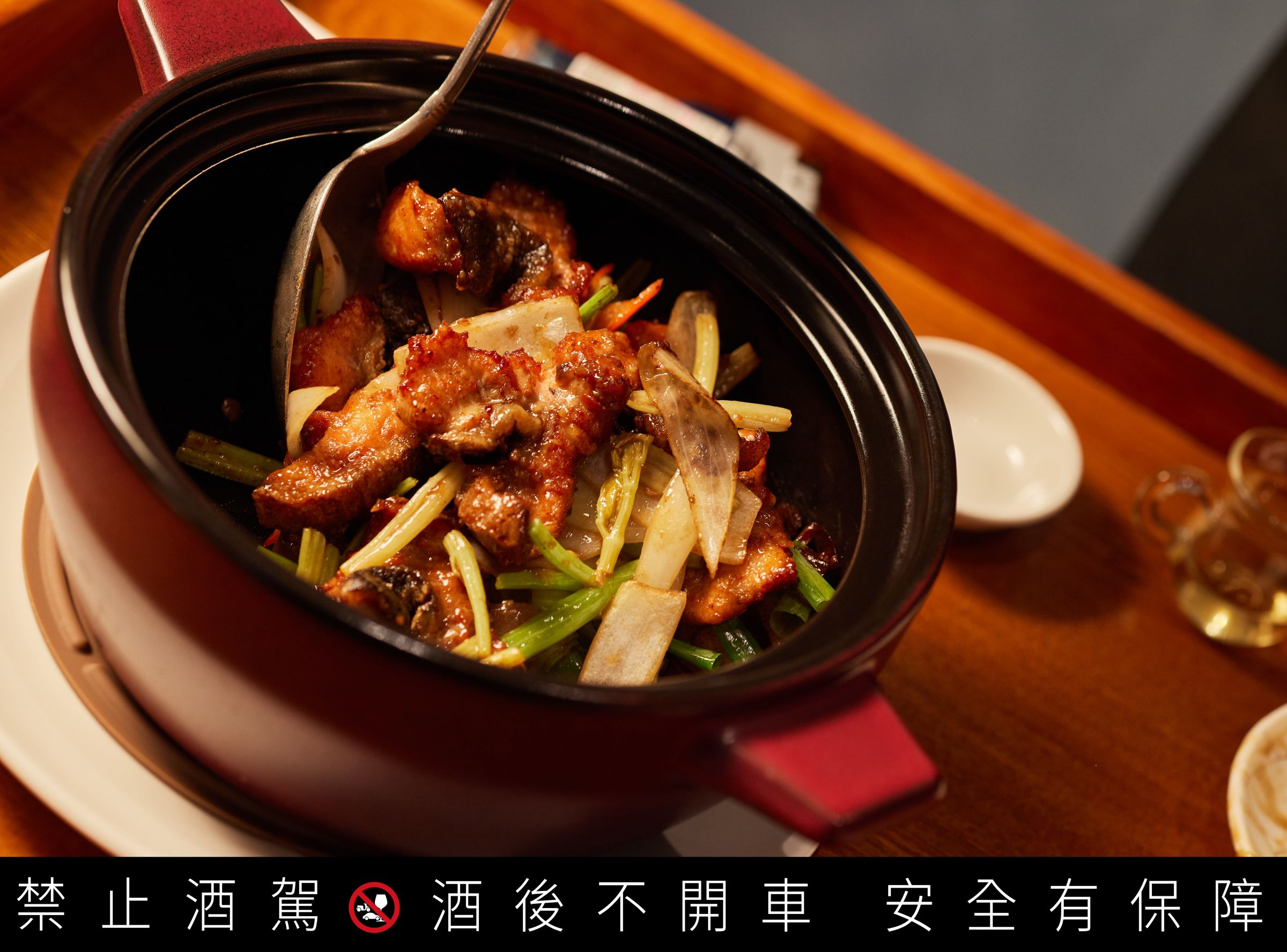 百富14年可以鮮明地襯托出食材的鮮味與甜美，搭「金不換蒜子焗鱸鰻」十分合襯。