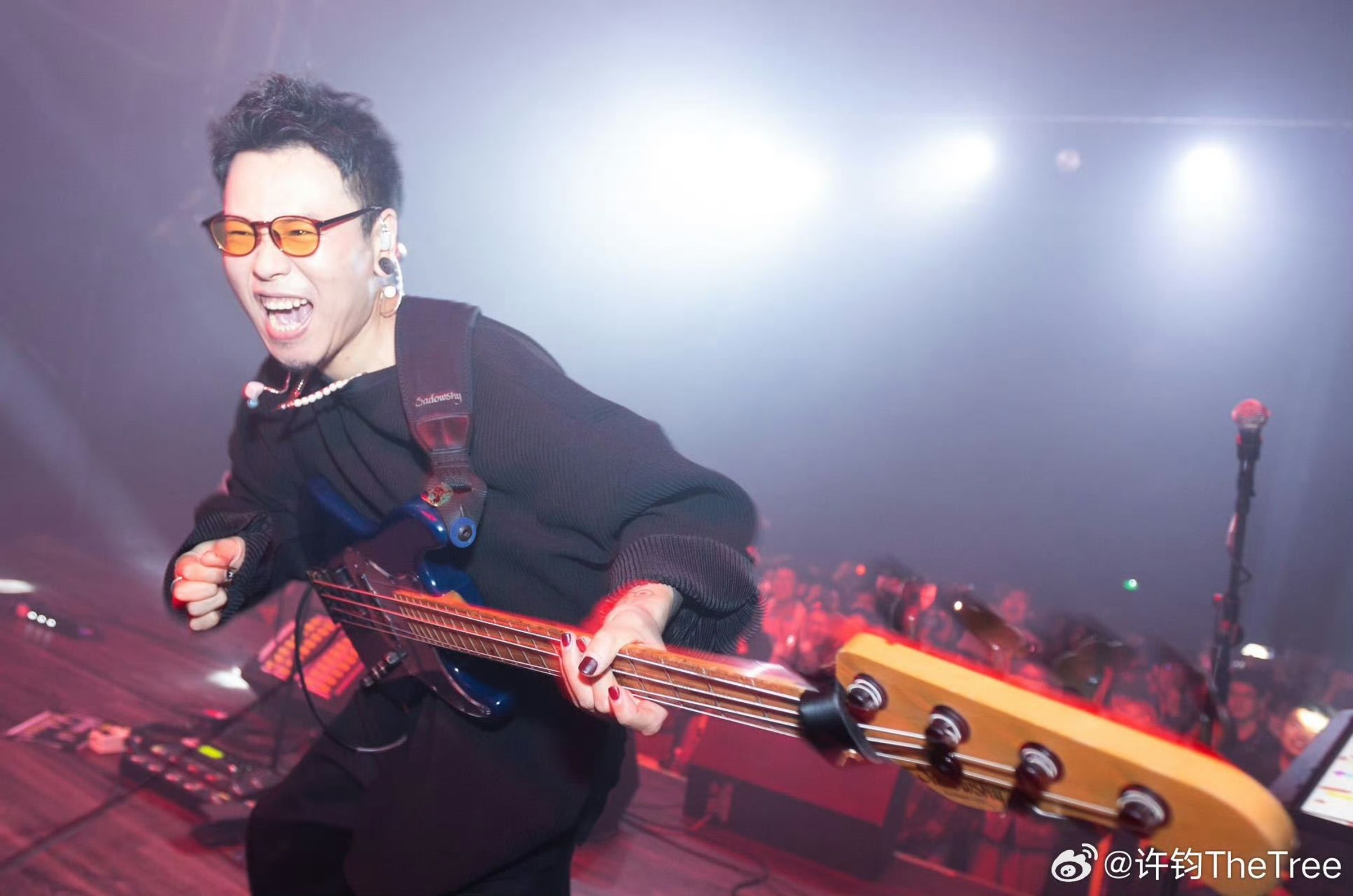 許鈞以專輯《期待集》入圍本屆金曲獎包括最佳華語男歌手獎、年度專輯、華語專輯及作曲人等共7項大獎。(翻攝自微博)