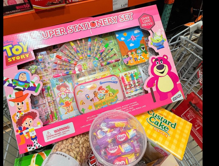 有會員在臉書PO文，分享提前至好市多採買各式優惠年貨，引發熱議。（翻攝「好市多商品資訊分享」臉書社團）