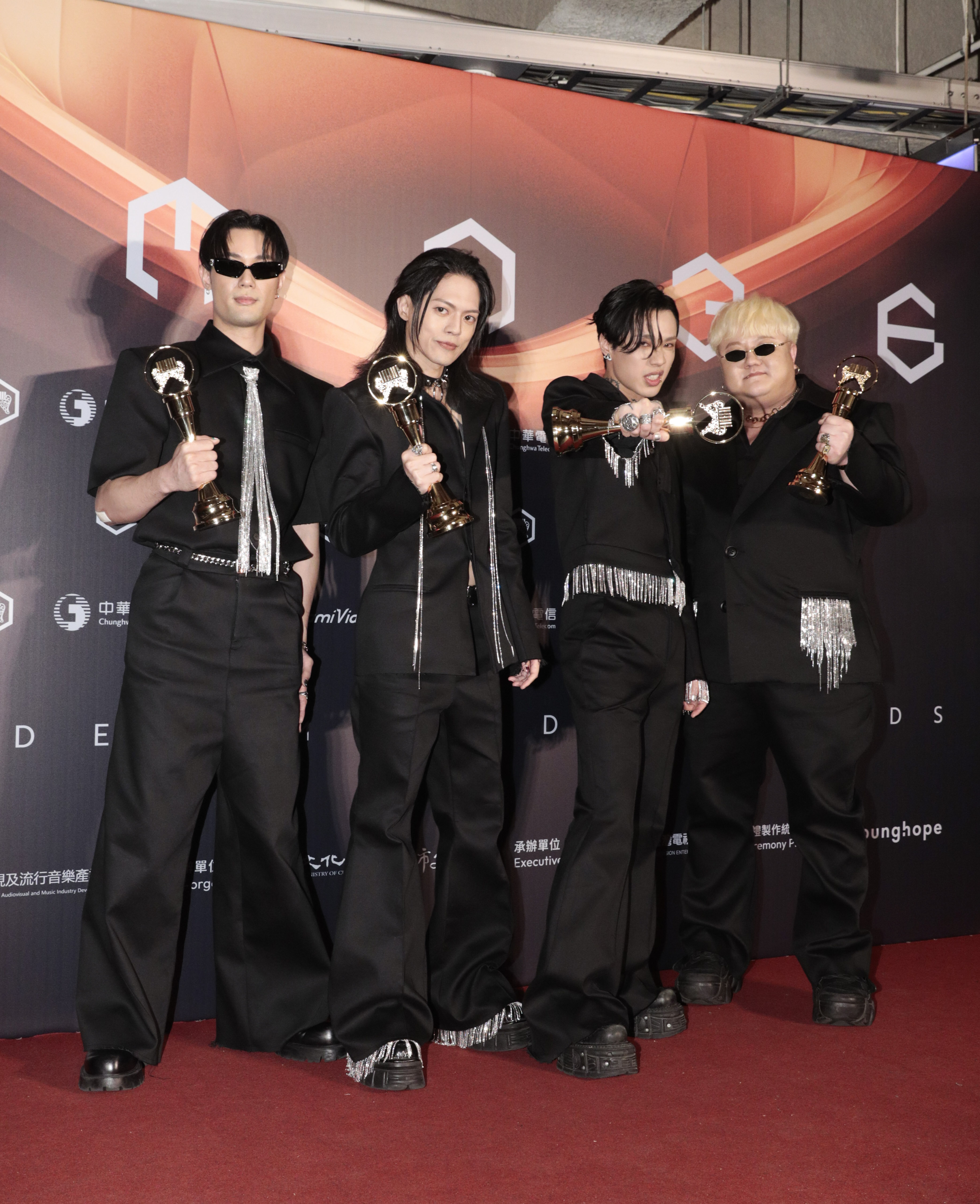 TRASH奪得第36屆金曲獎最佳樂團獎，團員由左至右為博文、頤原、阿夜、魁剛。