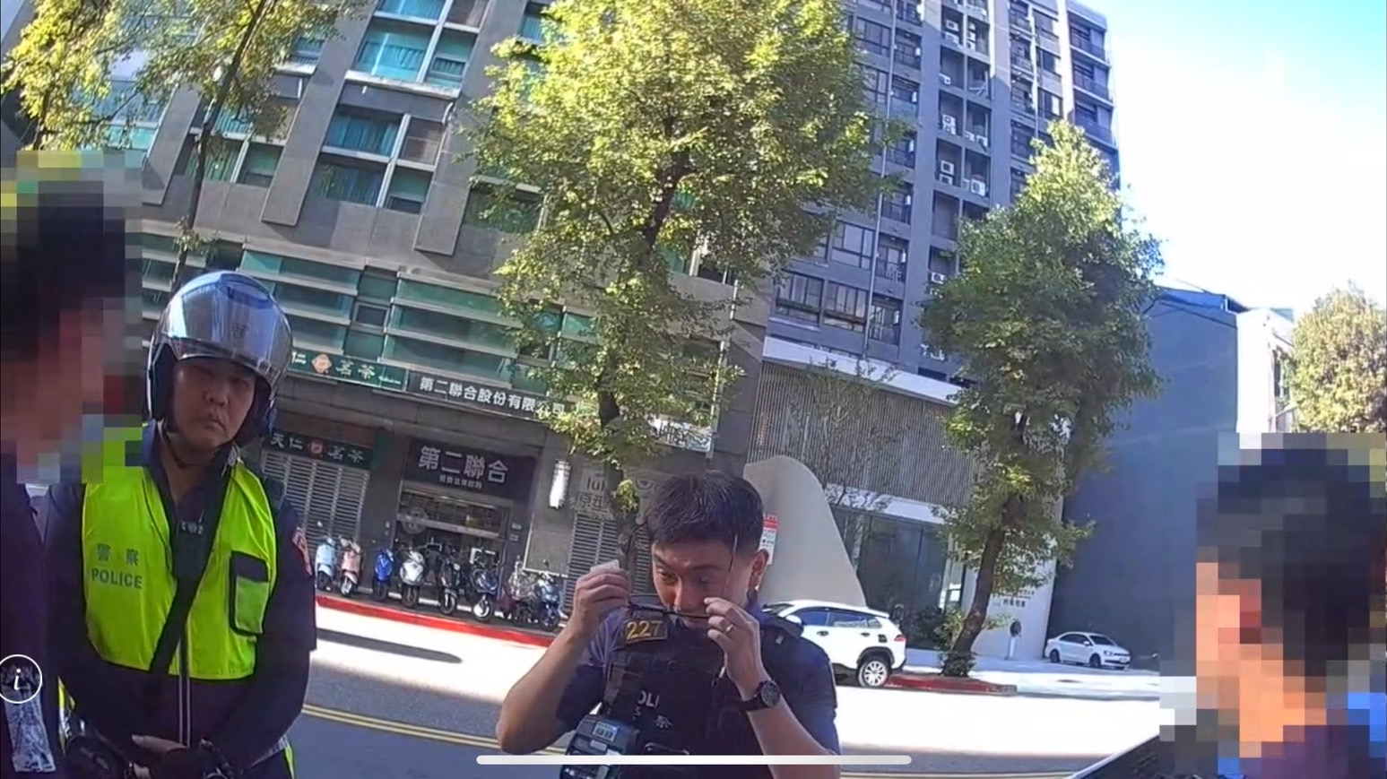 王男告訴警方已叫代駕，怕車輛被拖吊才會先移車，但王酒測值超標仍被送辦。（翻攝畫面）