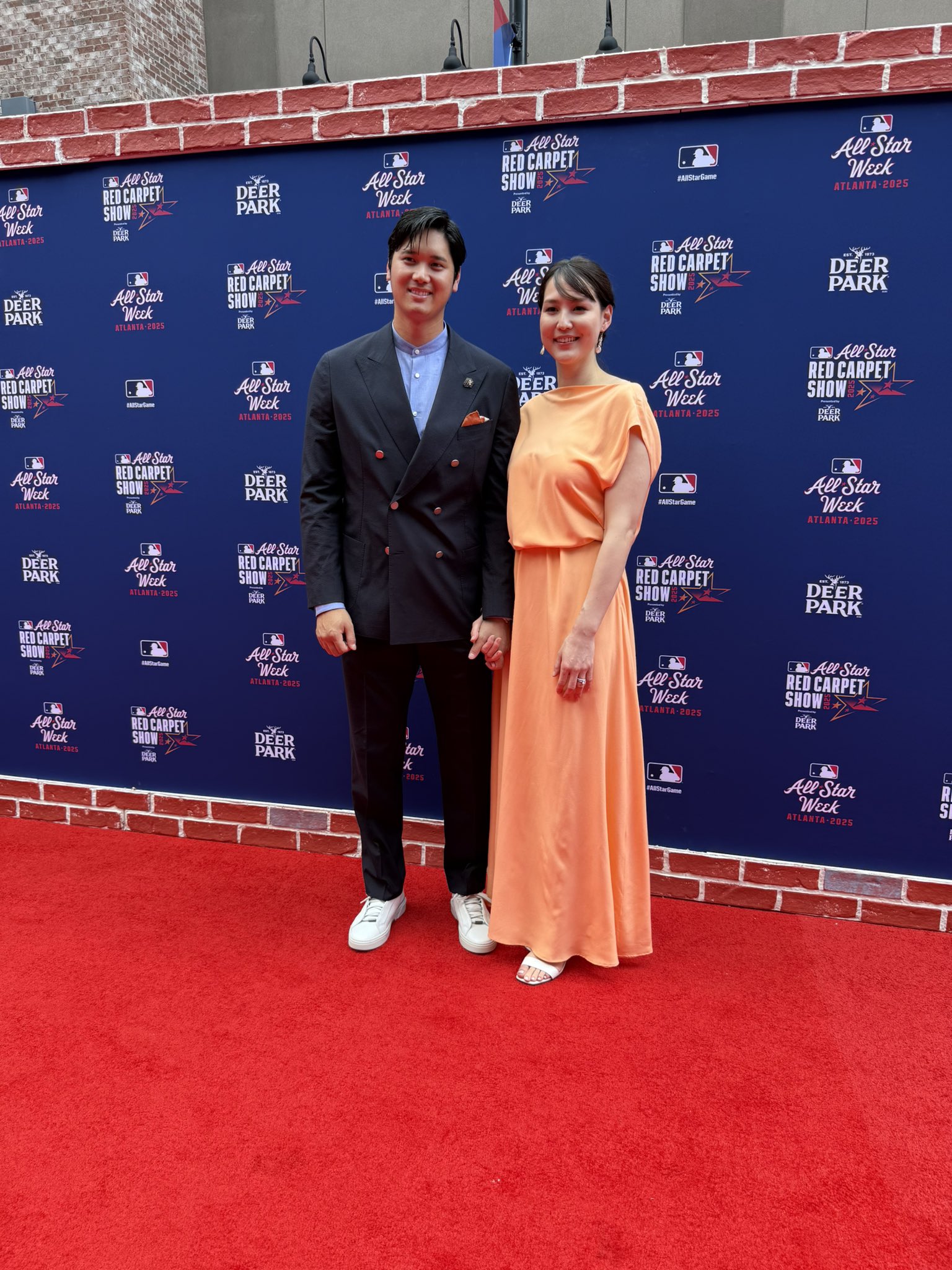大谷與愛妻今年穿搭互相呼應。（翻攝X@TalkinBaseball）