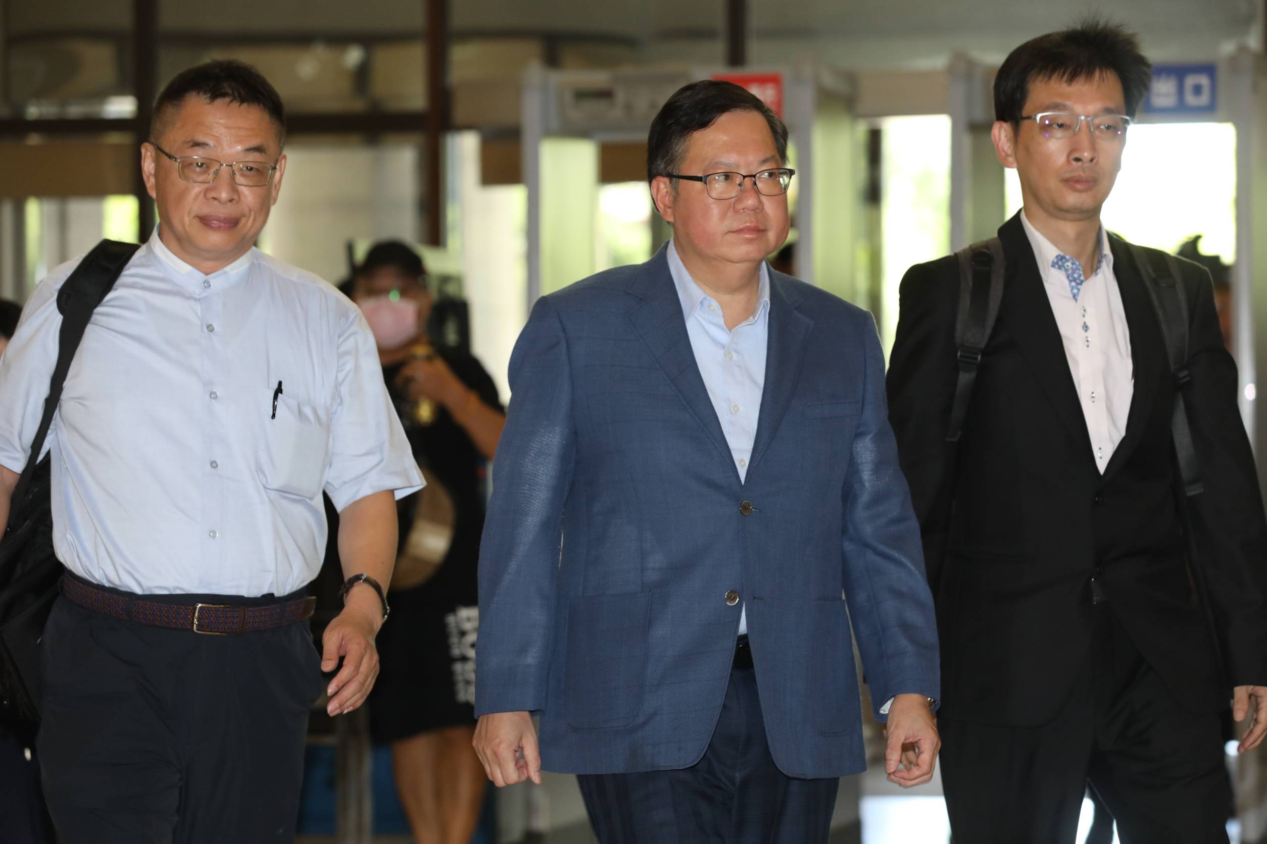 鄭文燦上午出庭，針對媒體詢問沒有做出任何回應。