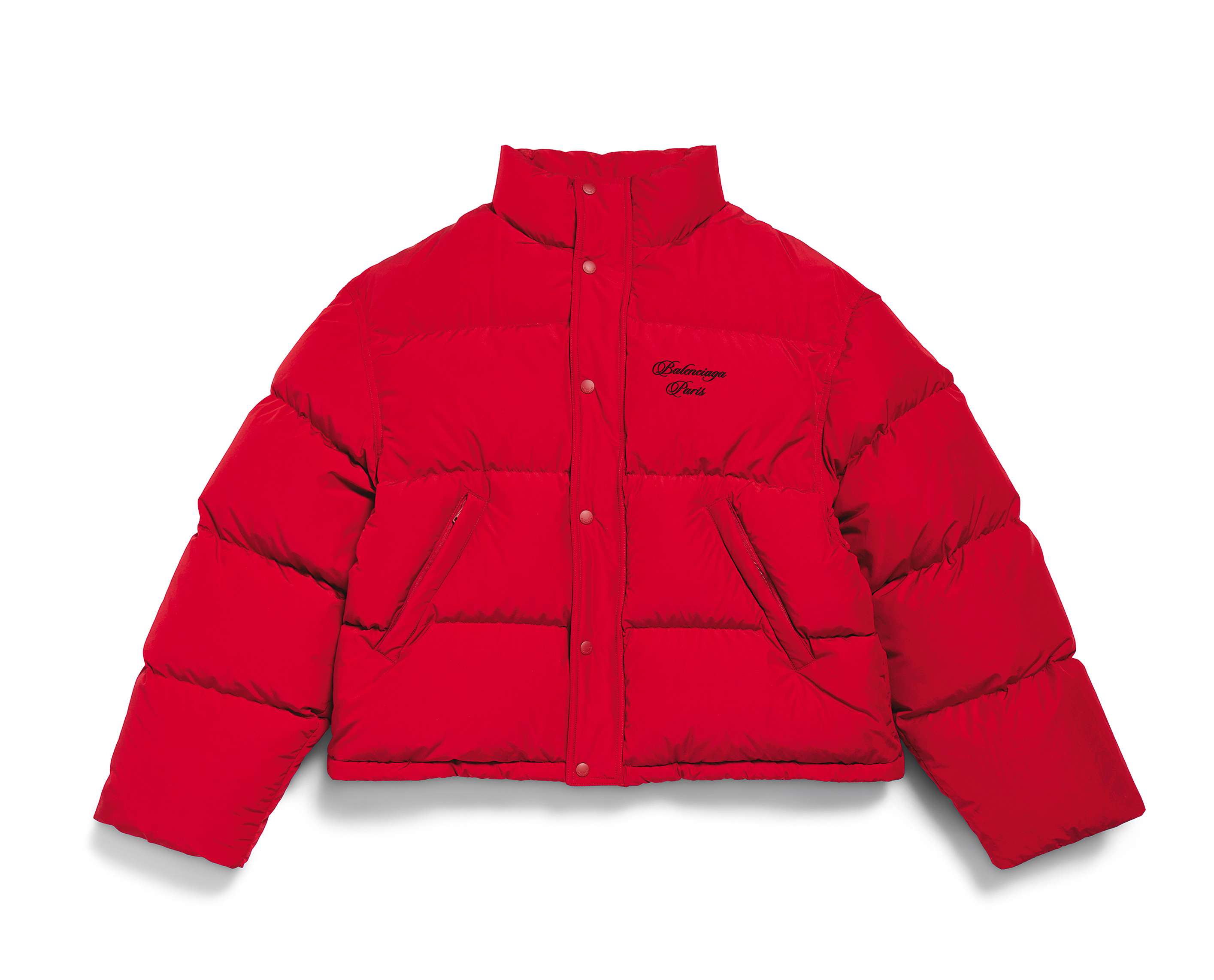 Balenciaga春節系列紅色羽絨外套，回頭率爆錶。（Balenciaga提供）