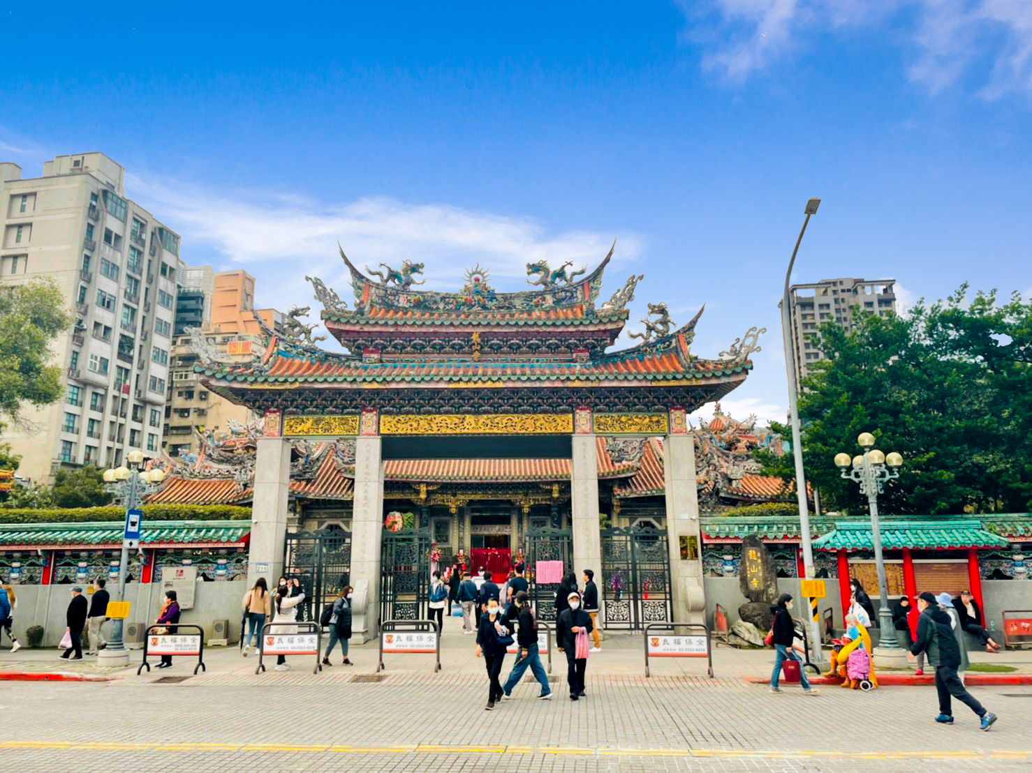 在台北車站捷運通勤10分鐘的車程內，龍山寺捷運站周遭住宅均價不到6字頭，名列第一。