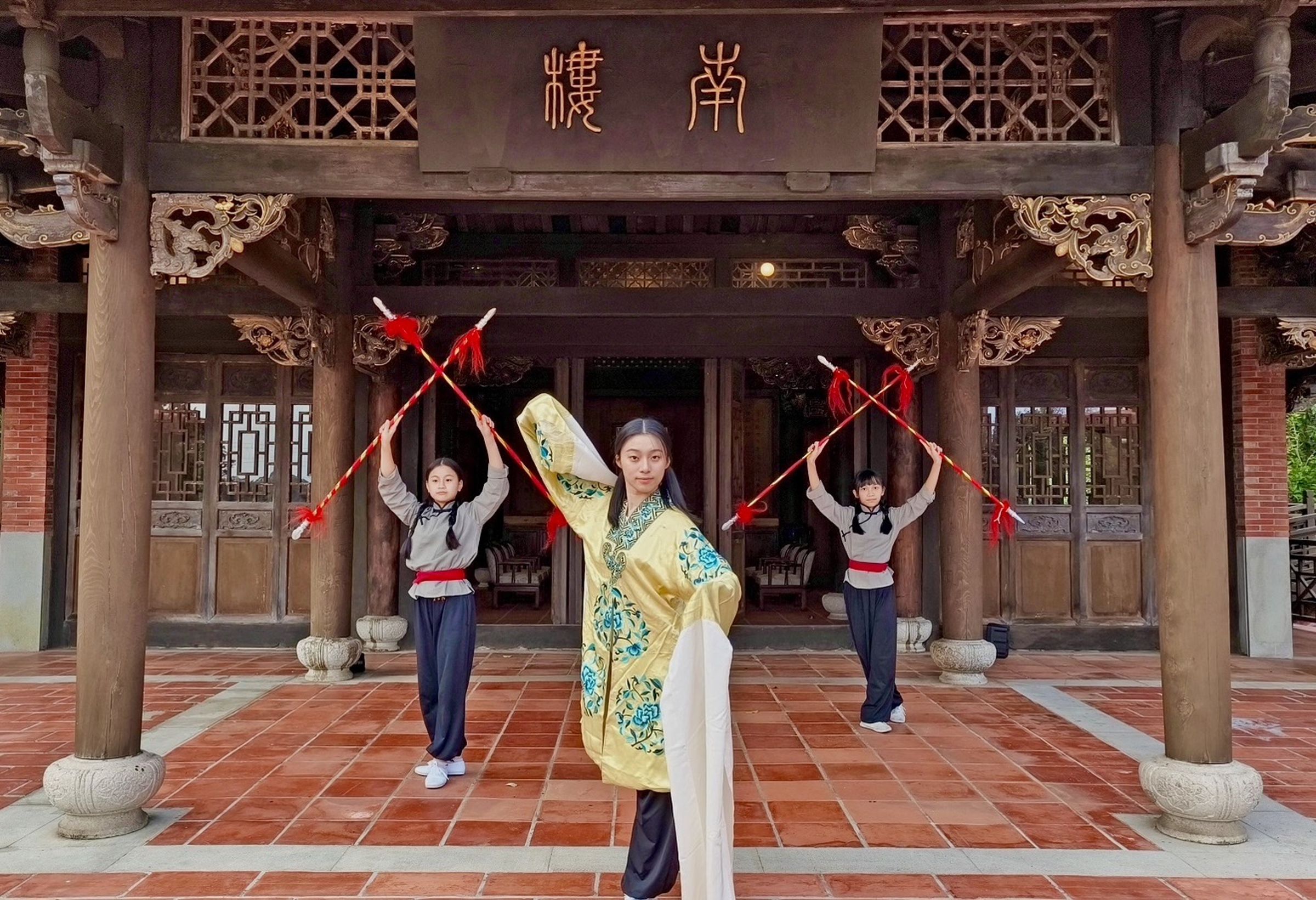今年春節，The One南園攜手一群13至19歲的小小戲曲家，透過創新的園林賞曲體驗，邀請旅人逐步見證新一代戲曲大家們的養成。（The One提供）