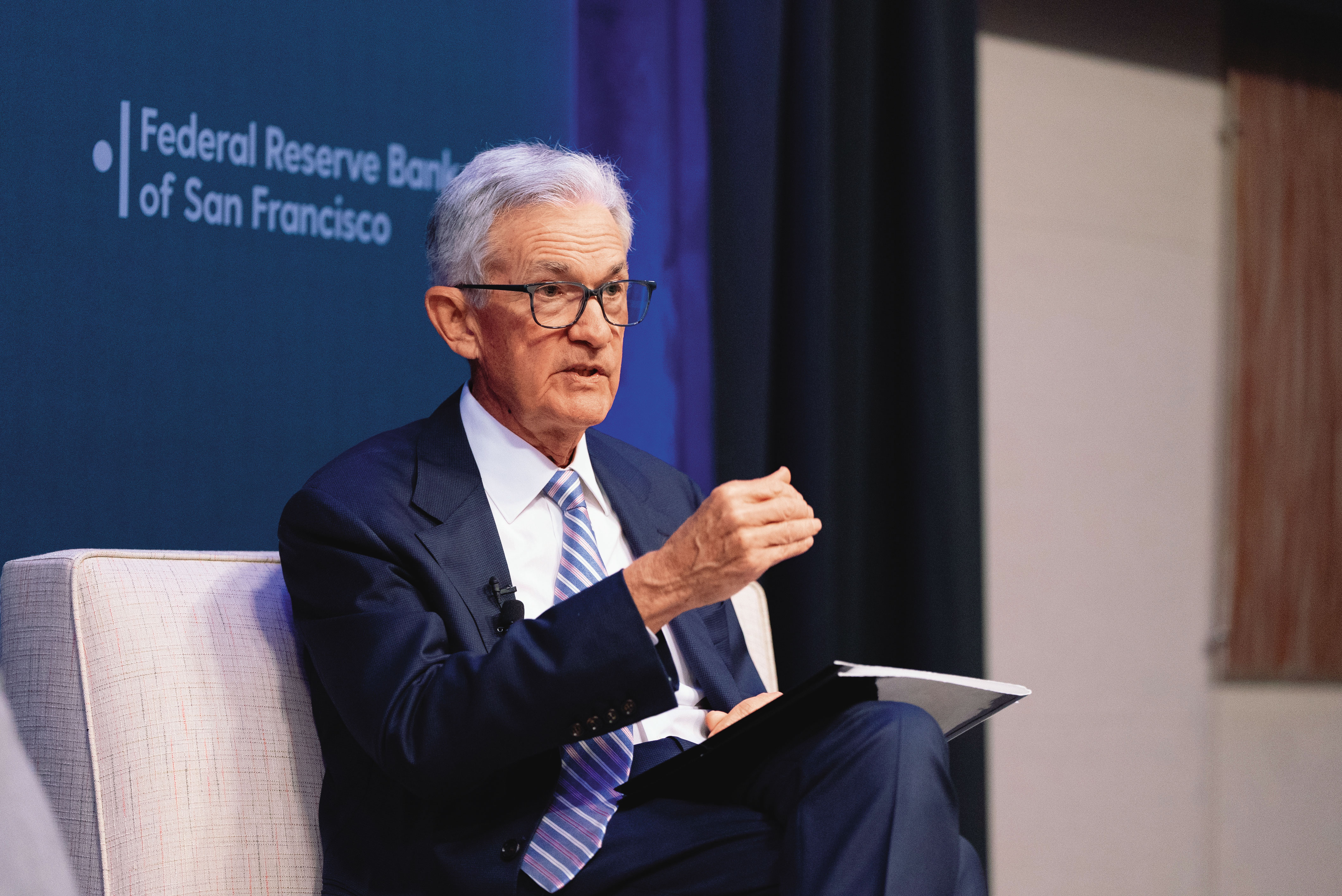 聯準會是否降息是隨經濟狀況隨機應變，並沒有必然軌跡。圖為聯準會主席鮑威爾。（聯準會提供）