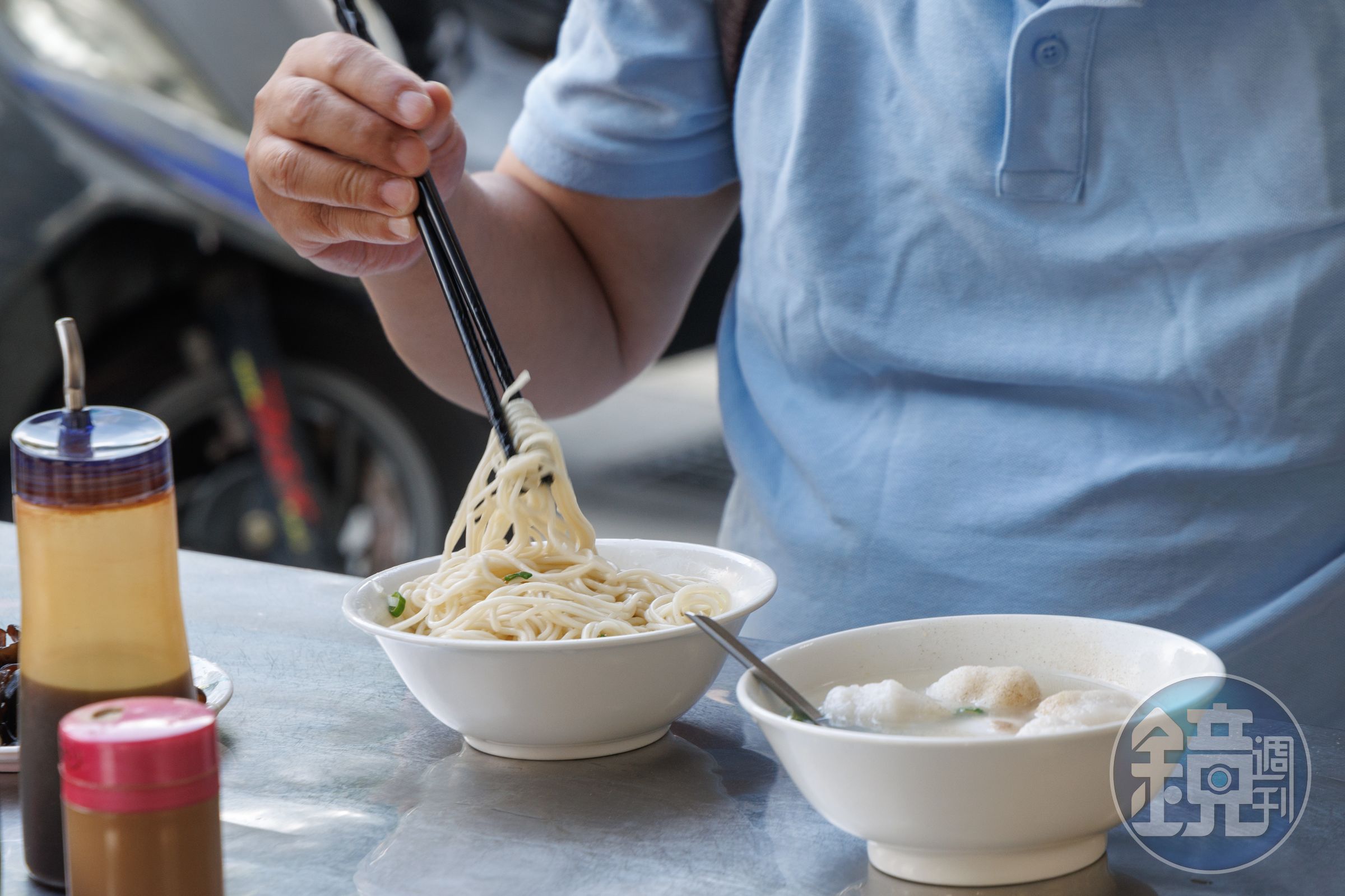 一碗乾麵、一碗魚丸蛋包湯,就是幸福的等待時光。