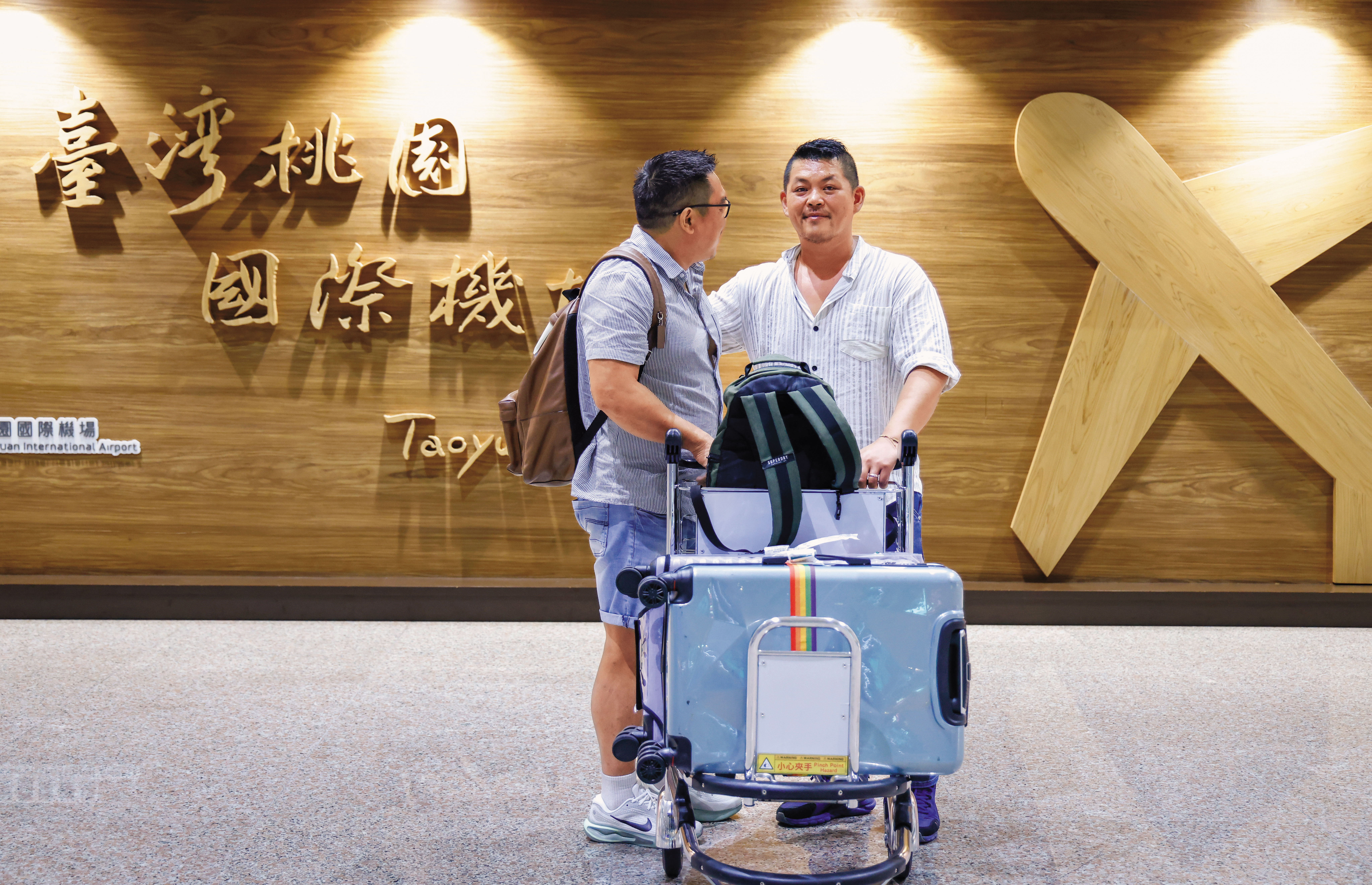 Ben（右）與Winsen（左）是第一對在泰國登記結婚的中台同性伴侶，2人6月通過移民署面談後入境。